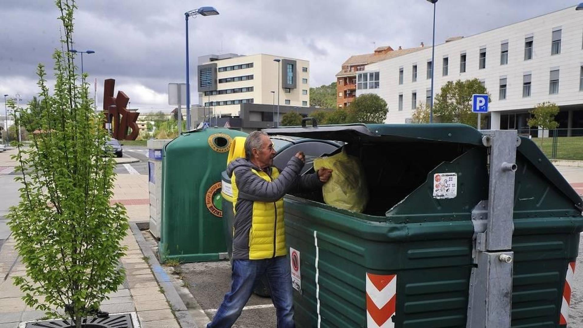 Mairaga estudia implantar algún sistema de control del reciclaje