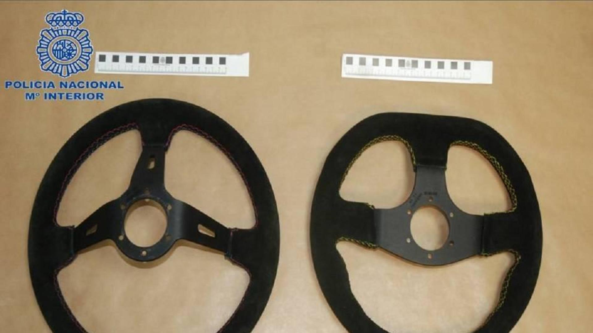 Dos detenidos por robar tres volantes de competición valorados en 600 euros
