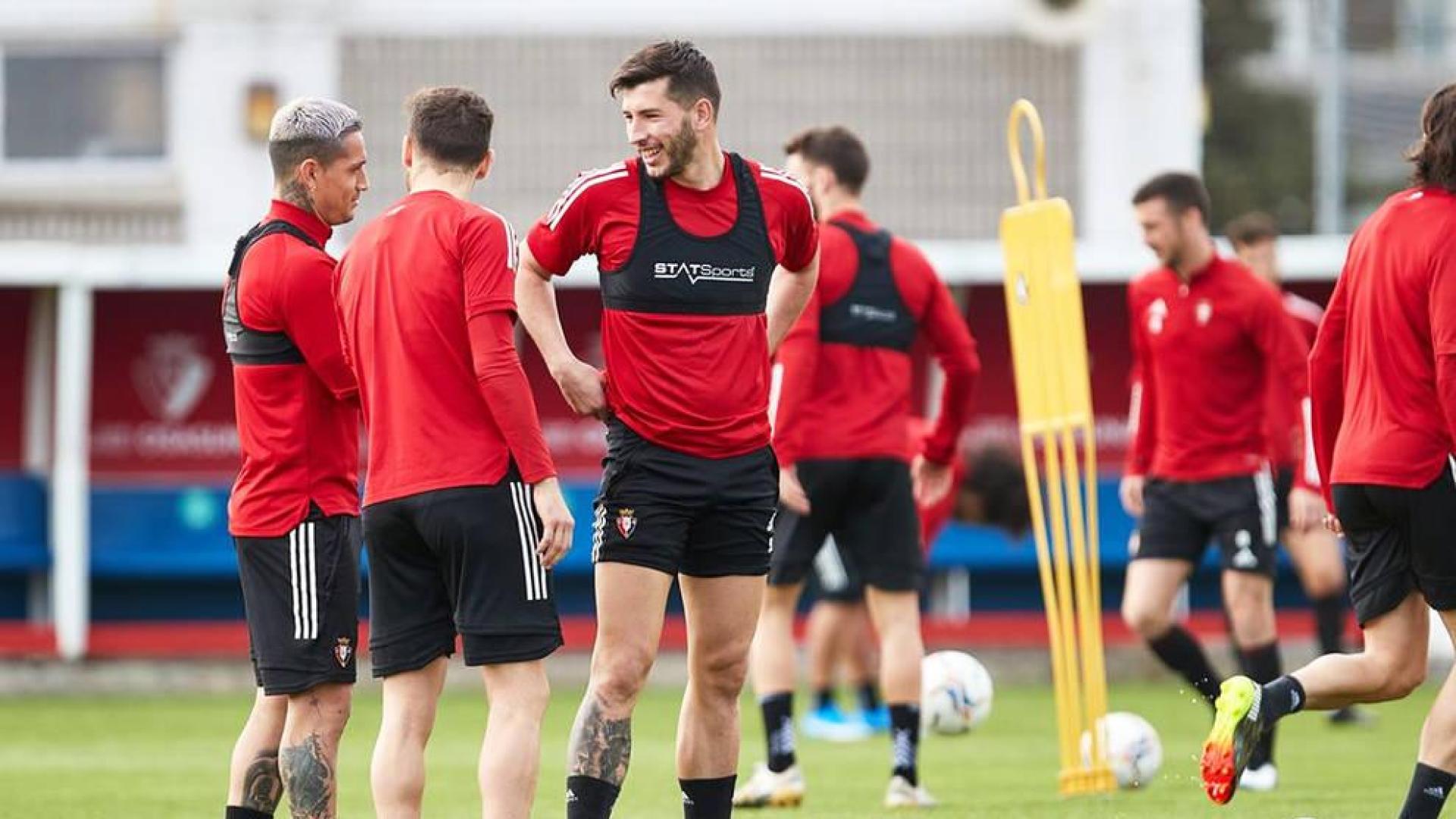La plantilla de Osasuna acelera el ritmo en la primera sesión grupal