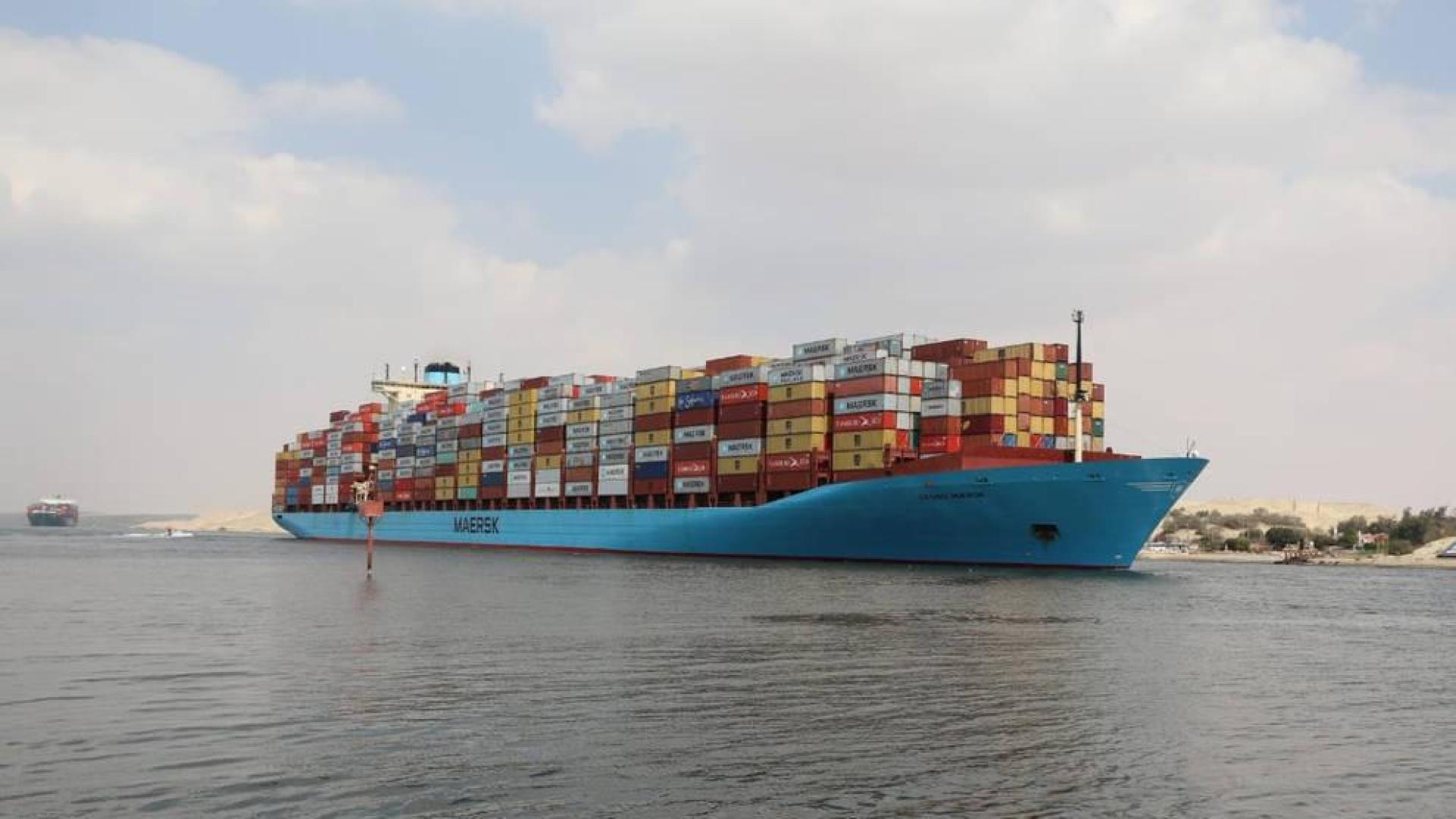 Baja el número de barcos que esperan en el Canal de Suez pero continúa el atasco