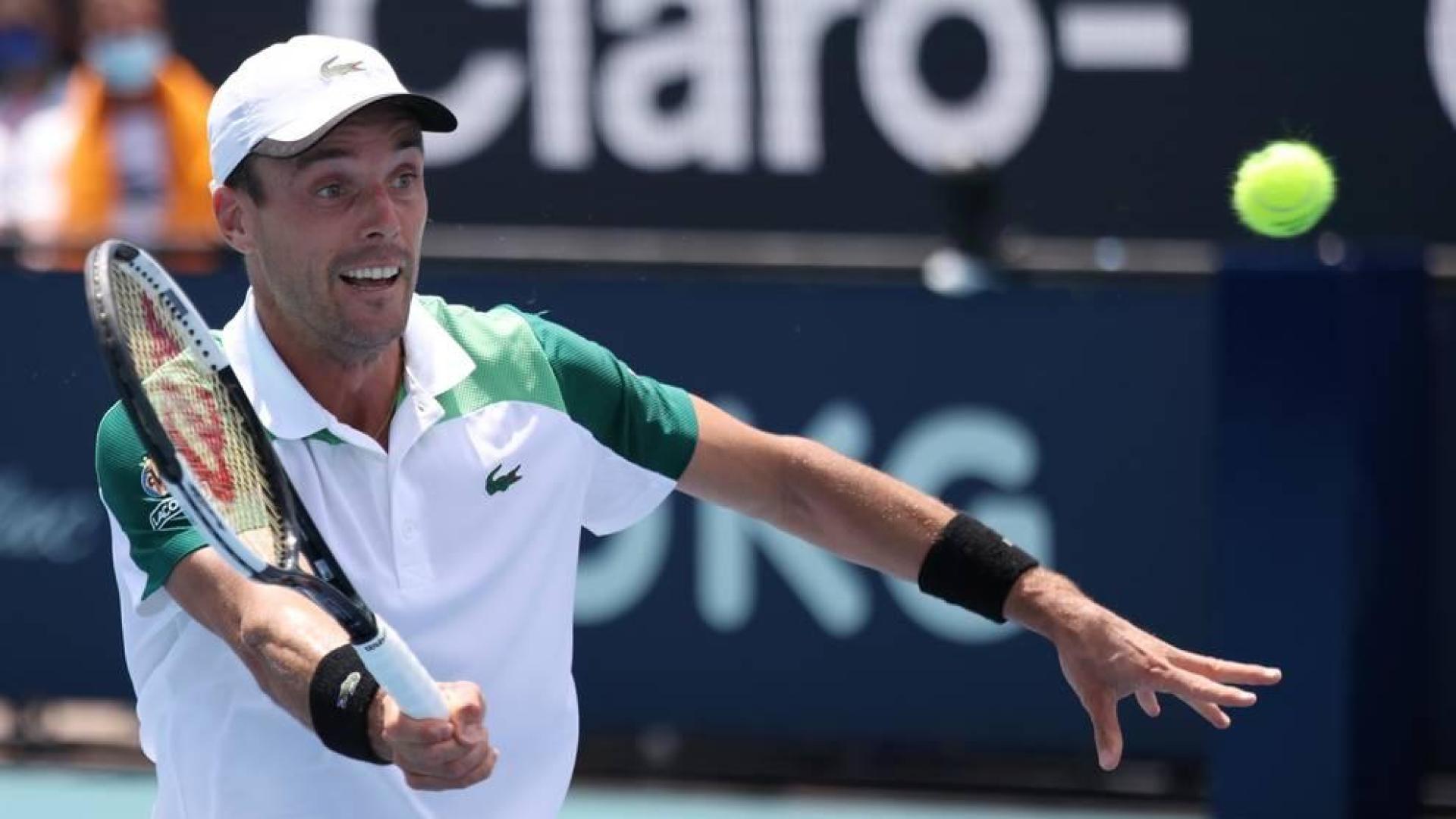 Sinner aparta a Roberto Bautista de la final de Miami
