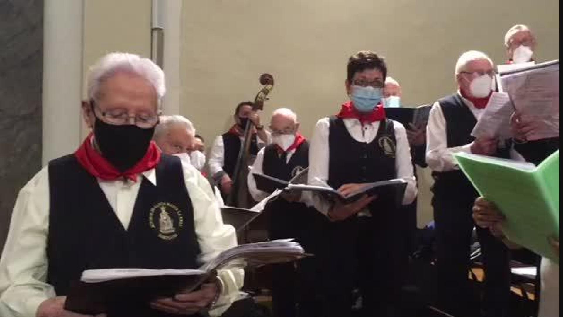 Los auroros de Santa María de Pamplona, en la cuarta misa de la 'Escalera'