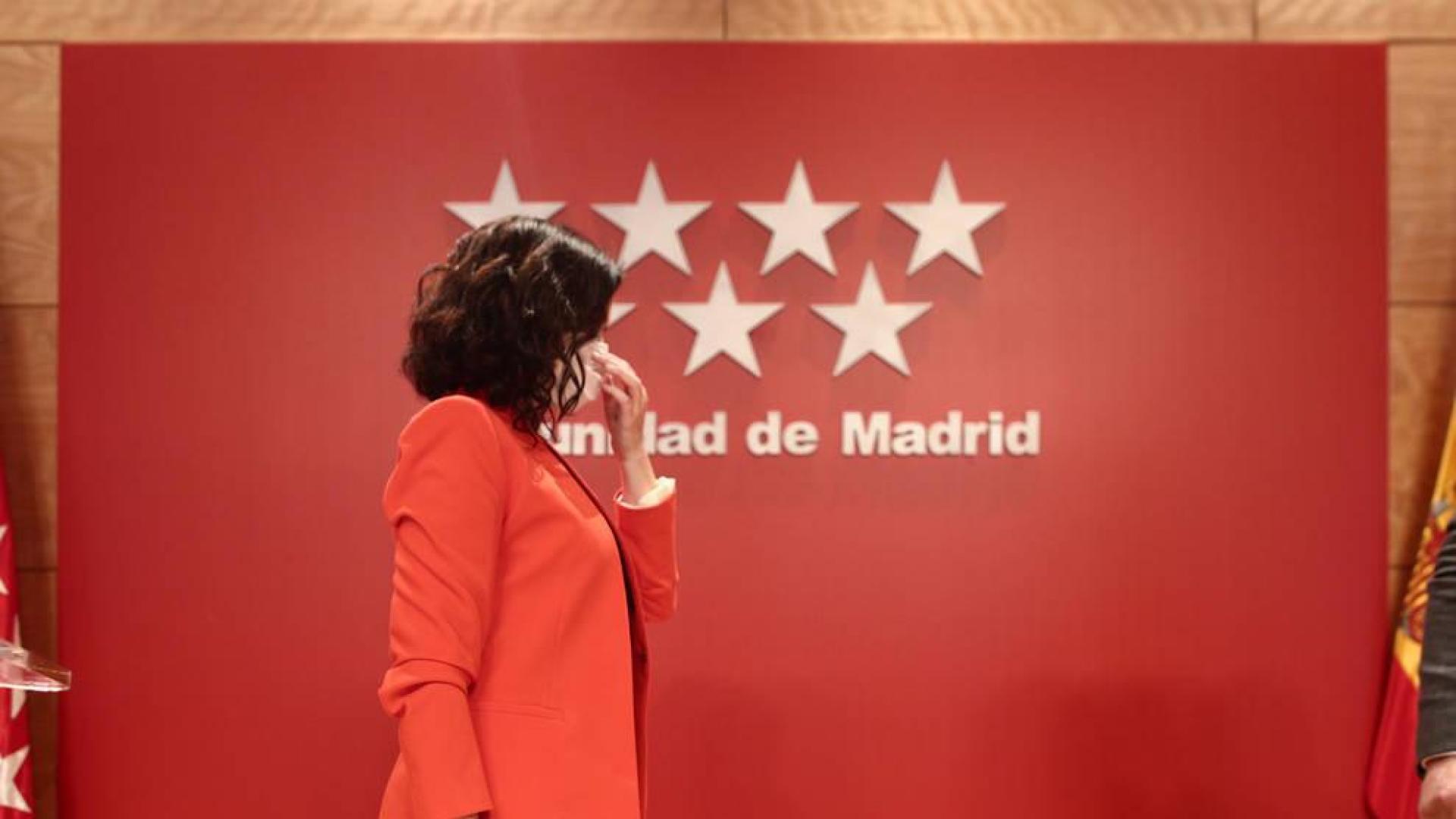 Ayuso doblaría sus escaños y podría gobernar con VOX por mayoría