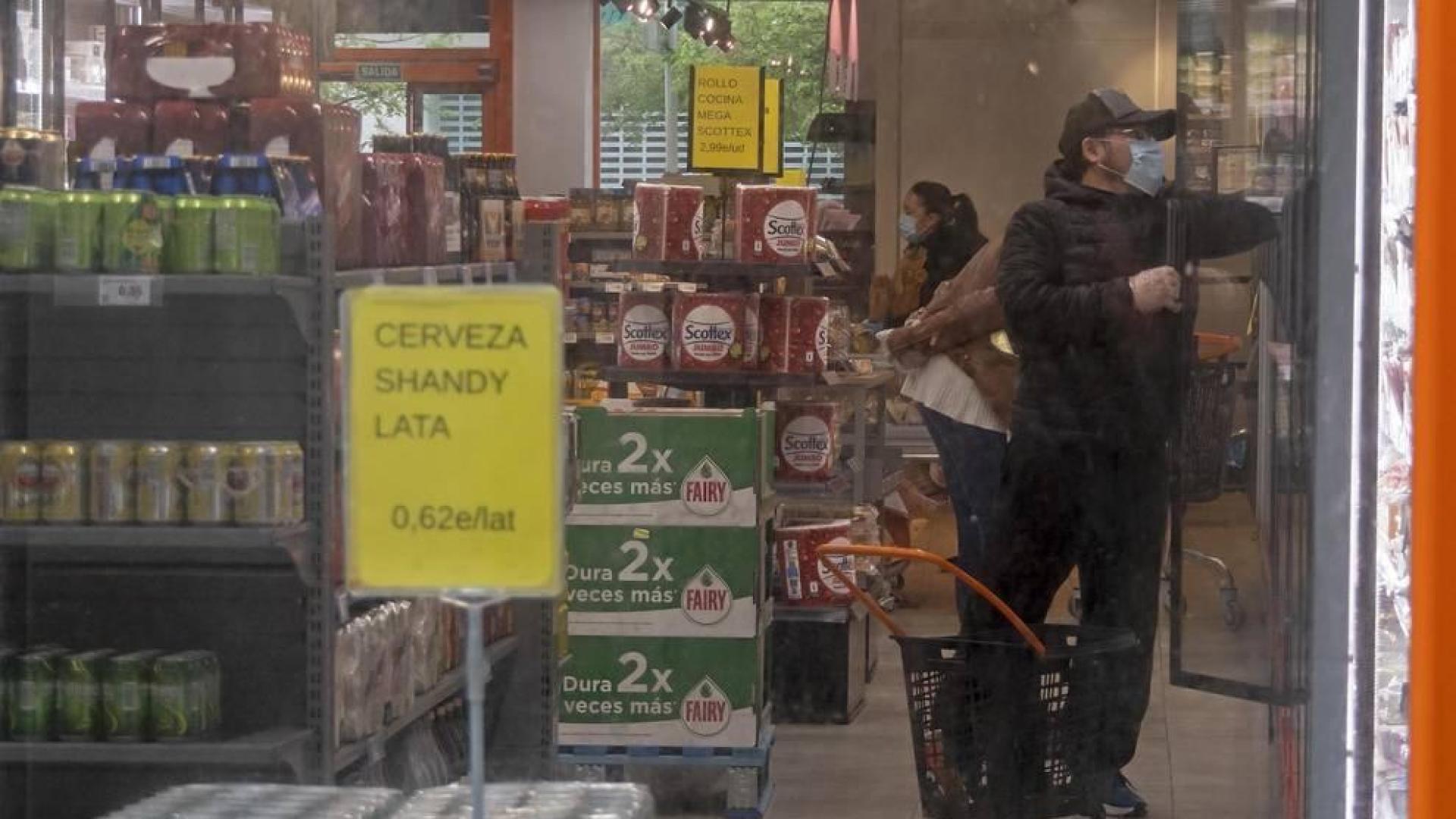 Análisis de las medidas sanitarias en los supermercados: buenas a la entrada, mejorables en el interior