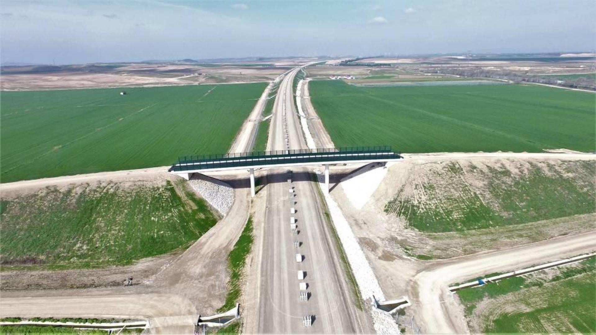La plataforma del TAV entre Peralta y Olite (10 km) está ya casi terminada