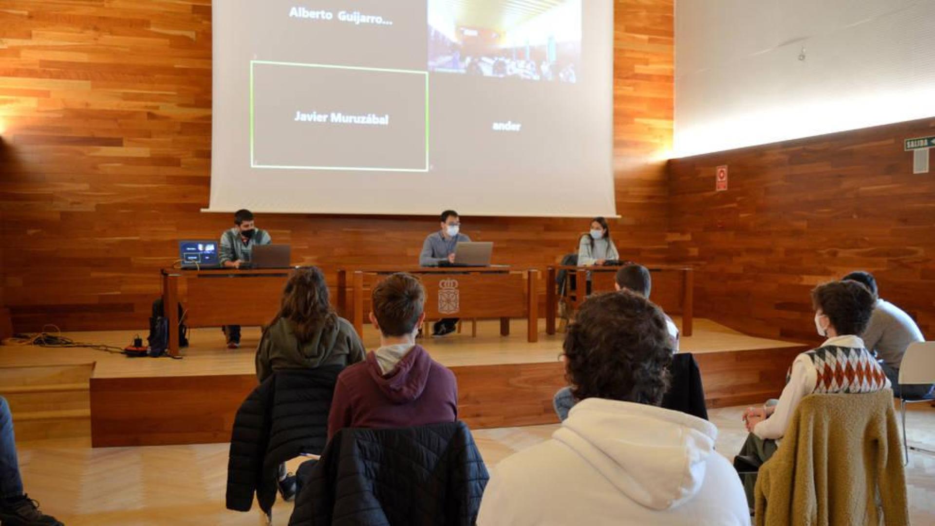 El Parlamento Joven de Navarra debate sobre educación en su quinto pleno