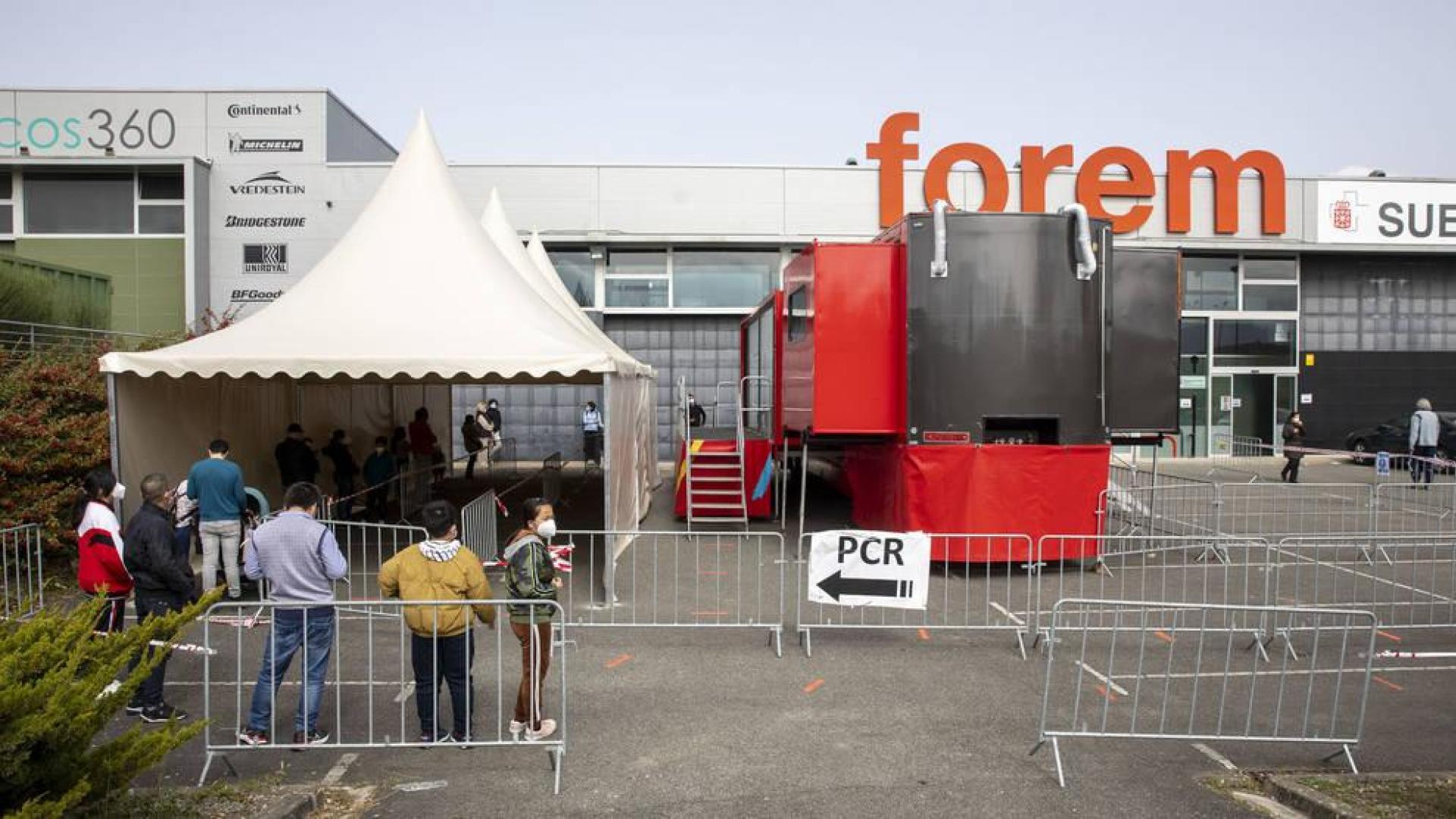 El nuevo 'camión' de las PCR en Forem, a examen