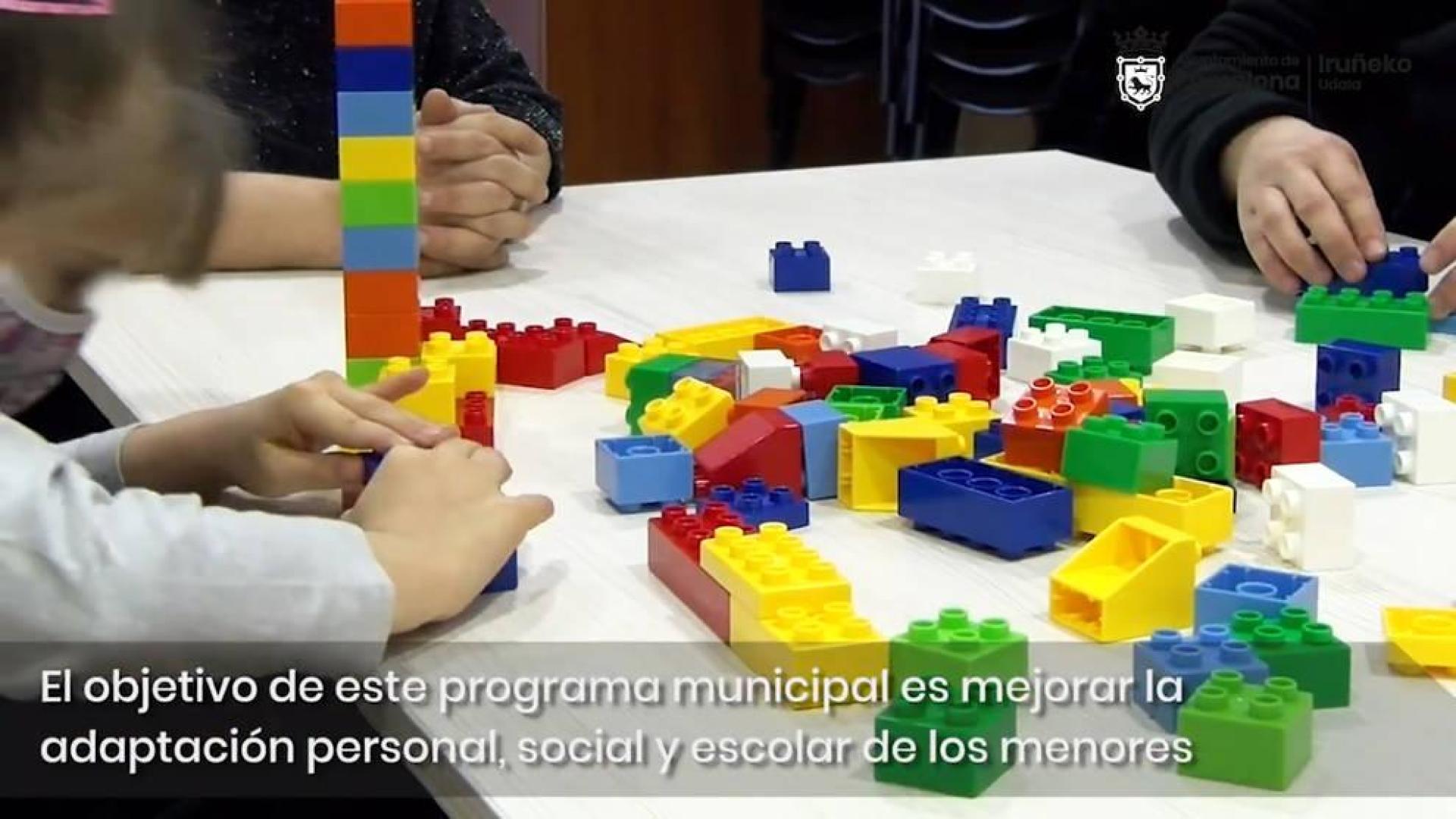 Pamplona atiende en su domicilio a más de 150 menores para prestarles ayuda