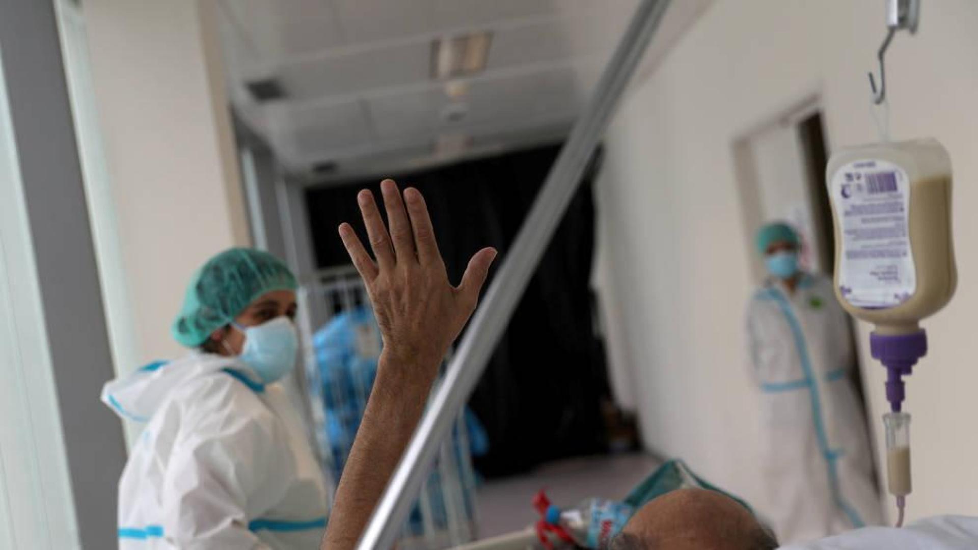 Un enfermo de coronavirus en el hospital Infanta Sofía de Madrid.