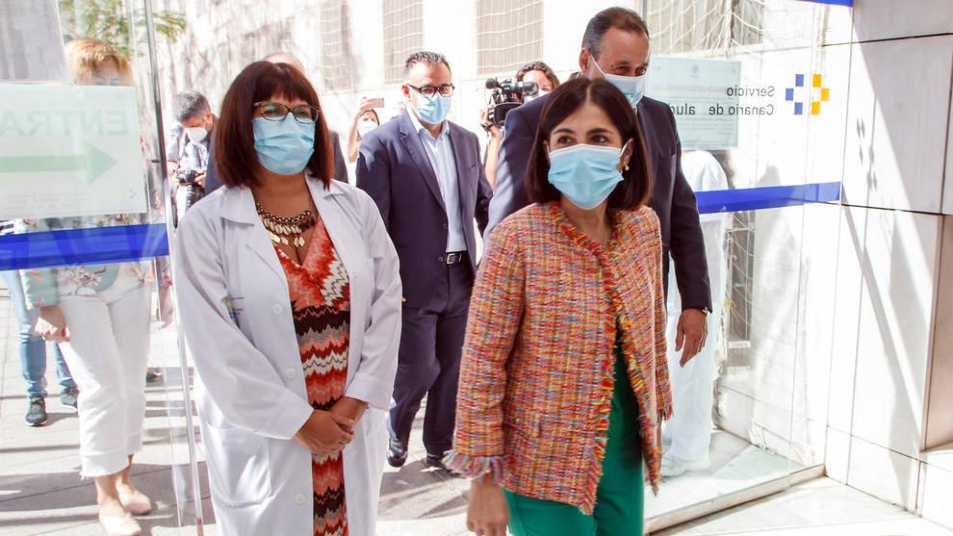 Darias pide "máxima confianza" en las vacunas pese a los cambios de planificación
