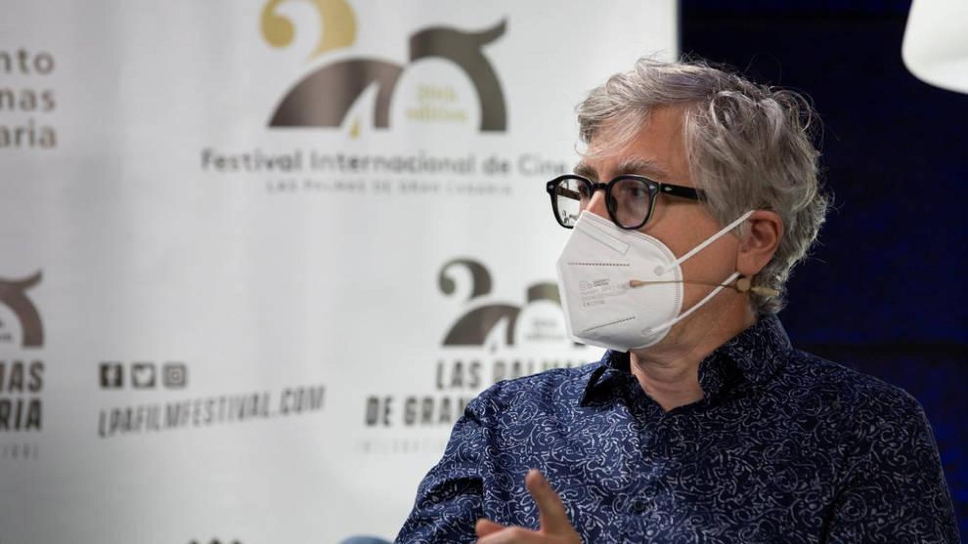 Trueba muestra la inmigración como "un problema bajo la alfombra"