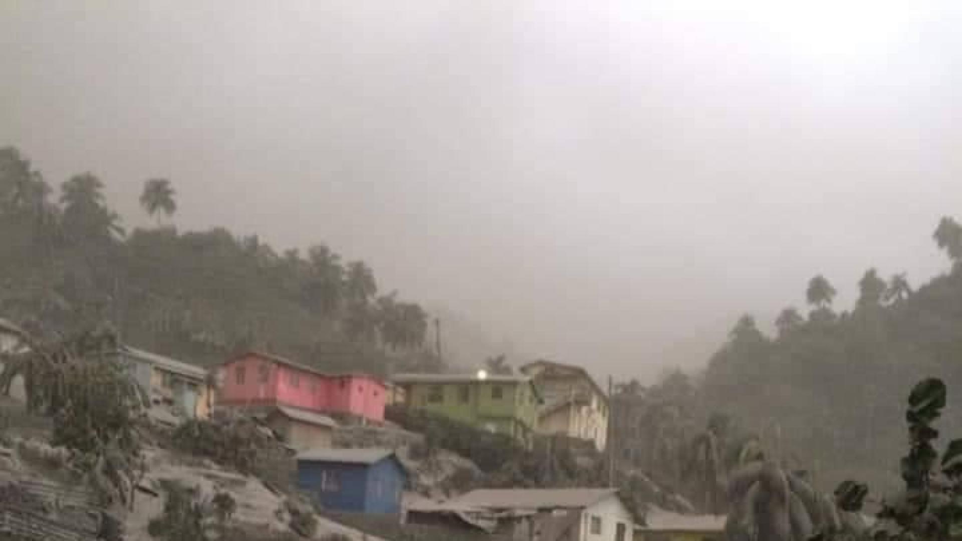 La erupción de un volcán en el Caribe se cobra sus primeras víctimas