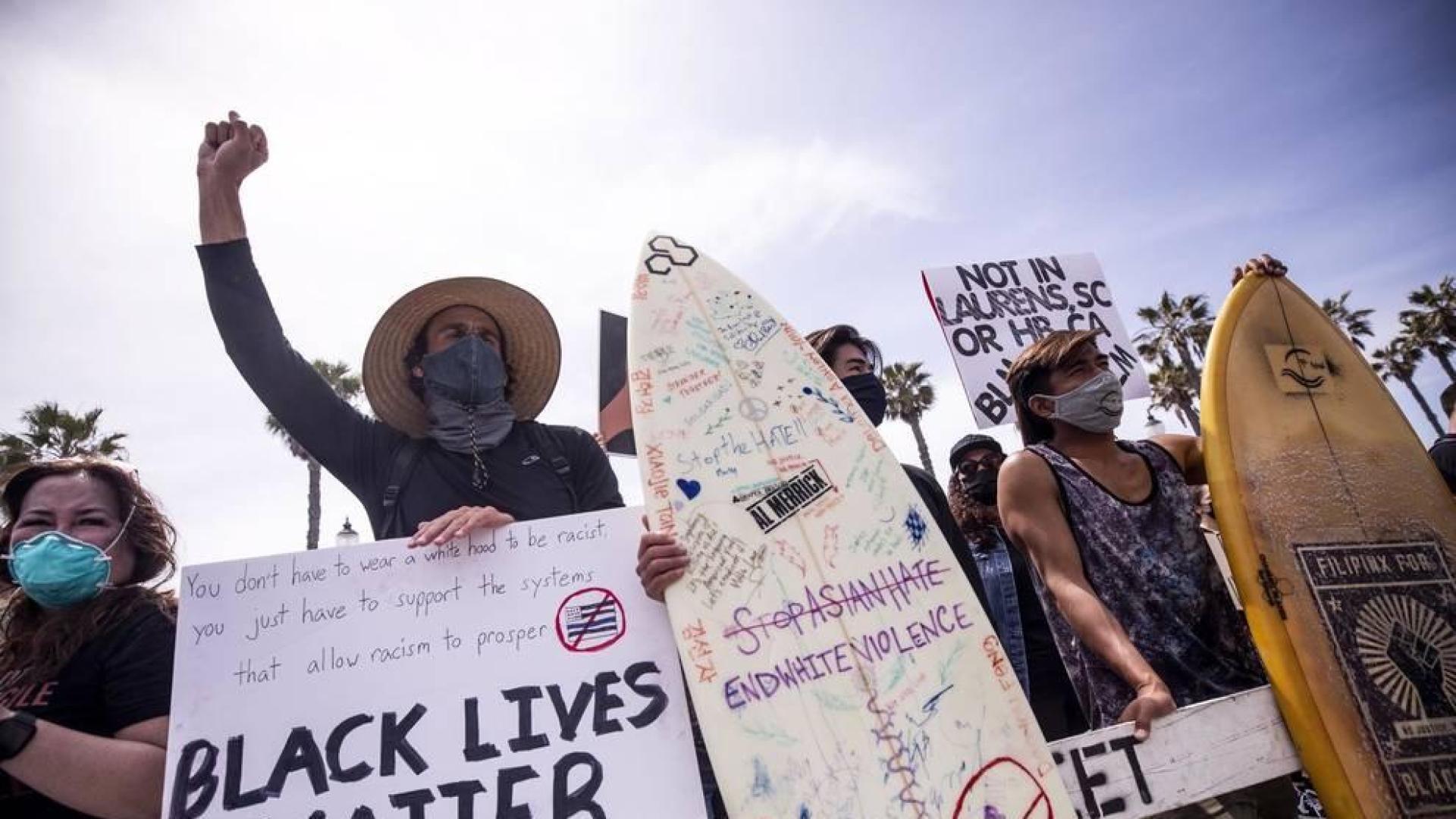 La ola de protestas se extiende por Estados Unidos. En la imagen, una concentración en California.