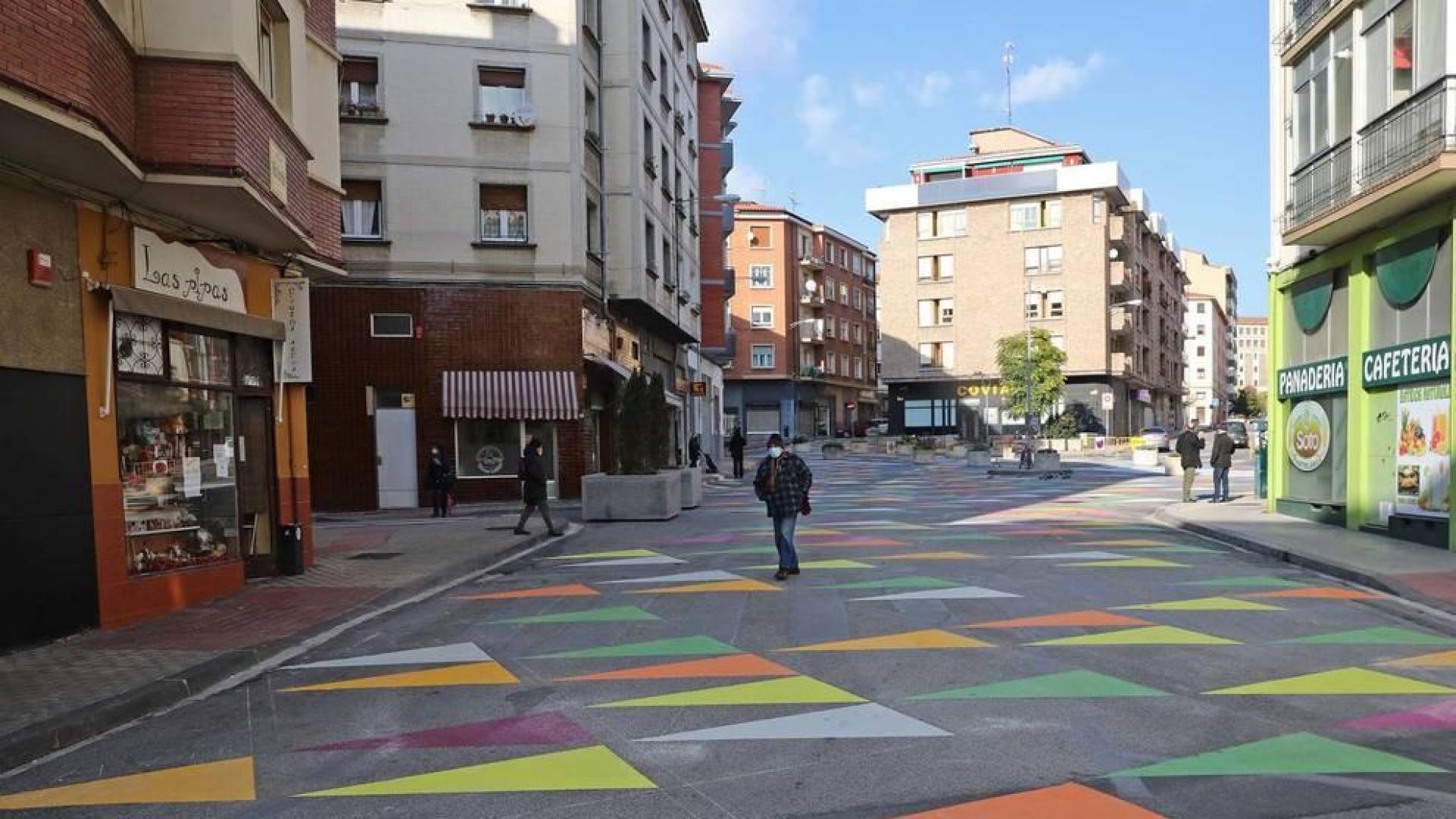 Peatonalización de la Milagrosa: banderines para pisar