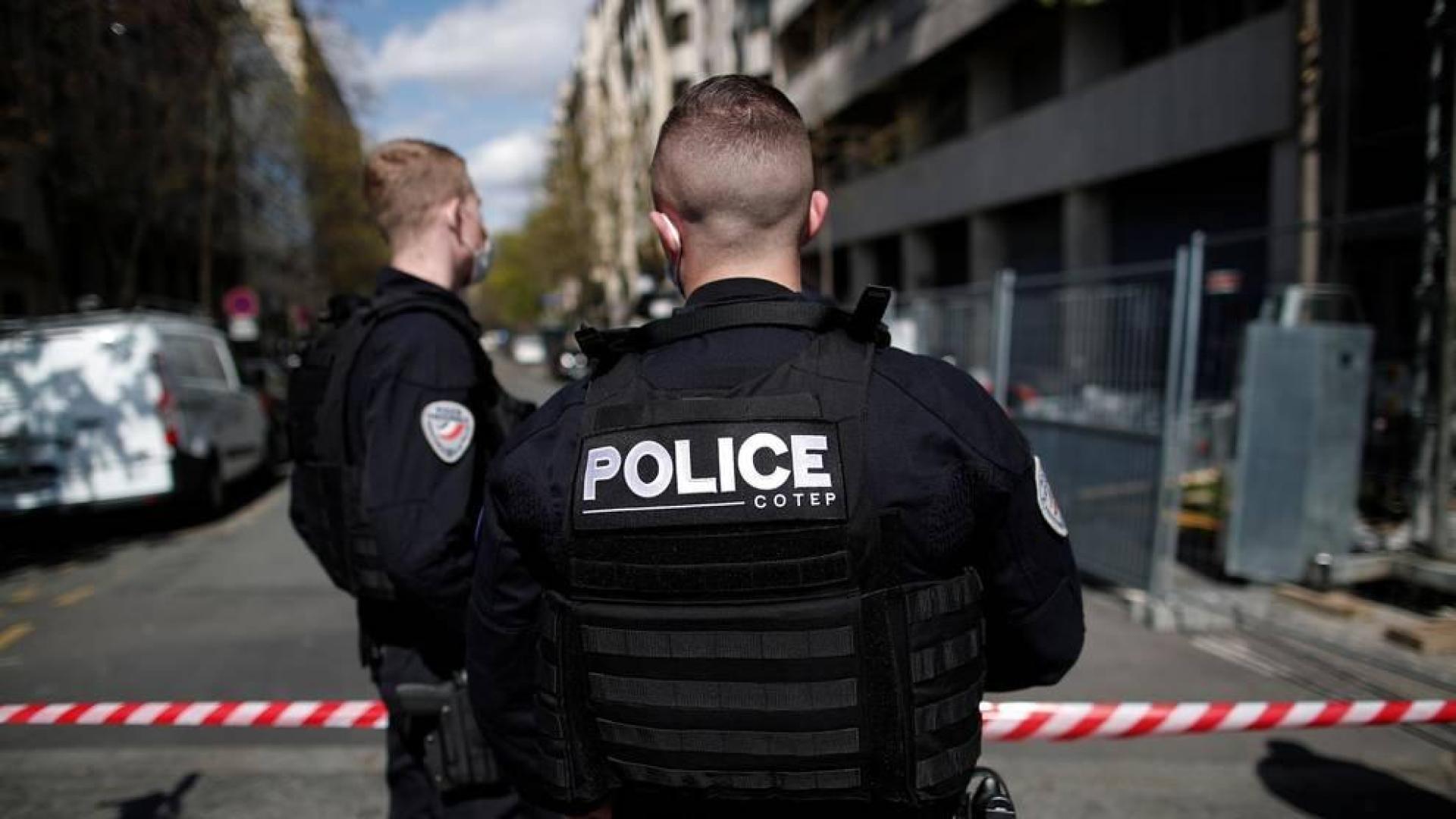 Un muerto y una herida grave en un tiroteo frente a un hospital de París