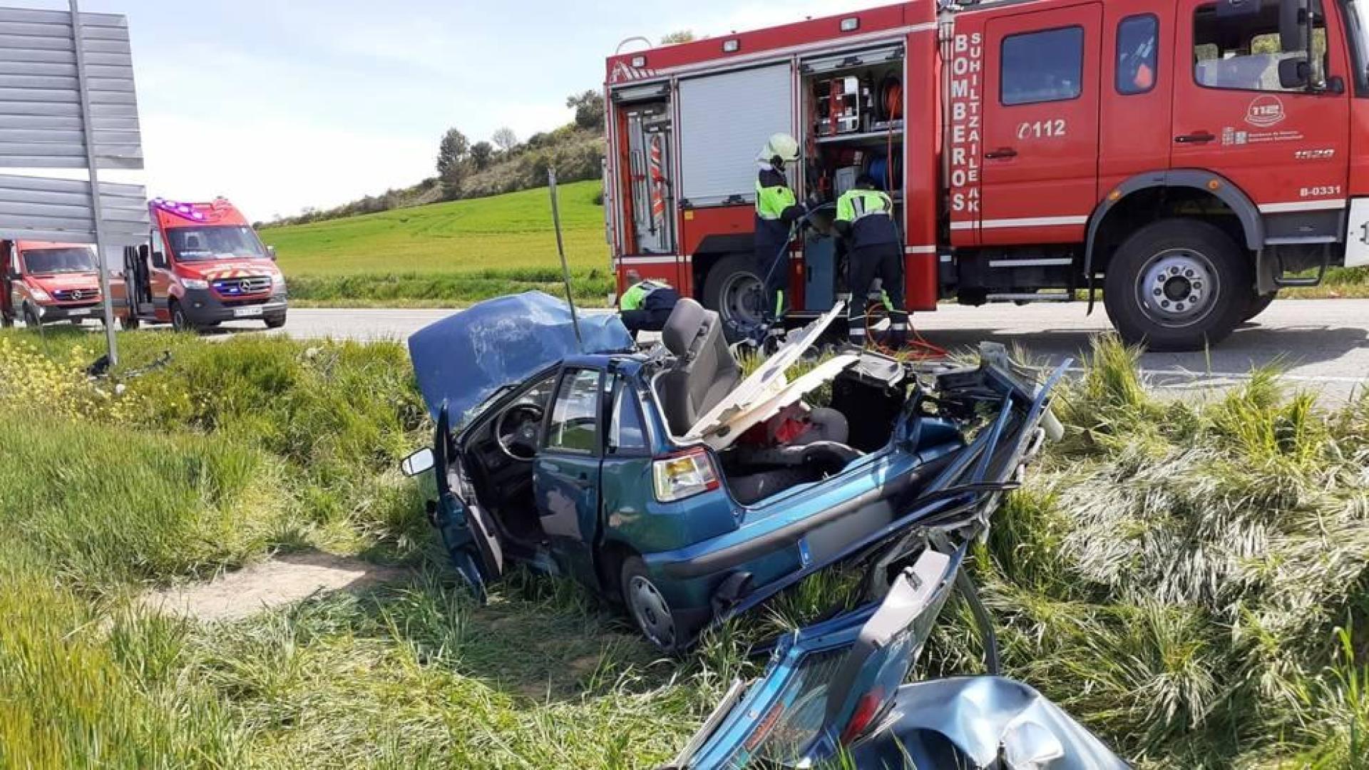 Herida una joven tras chocar contra una señal en Obanos