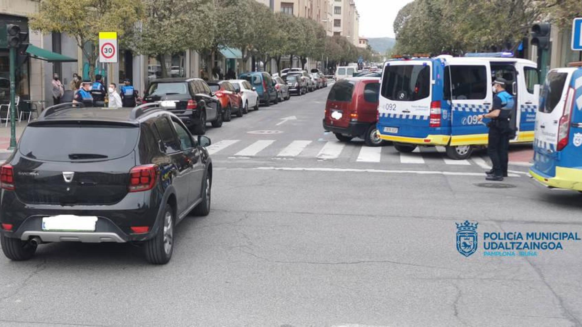 Denunciado un conductor en Pamplona por positivo en alcohol y cuatro drogas tras sufrir un accidente