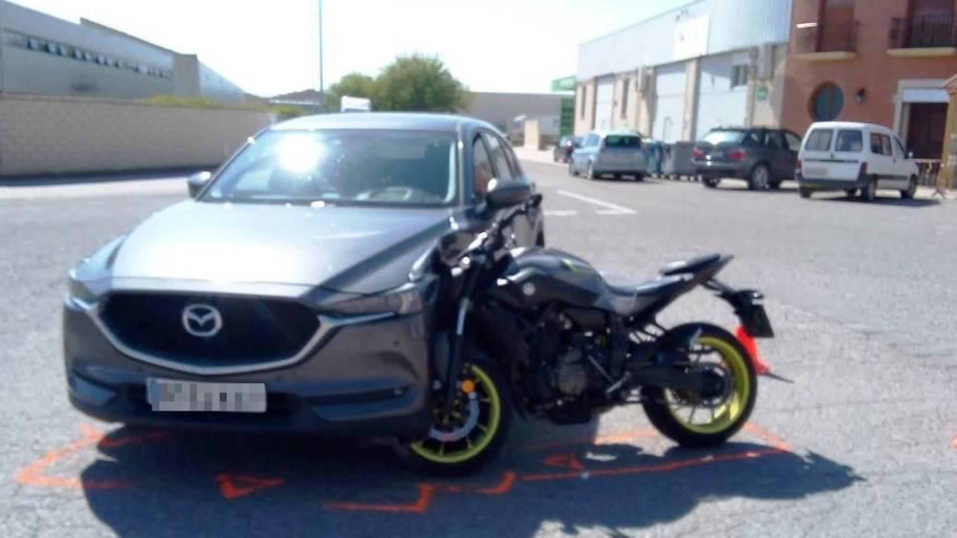 Herido grave tras embestir con su motocicleta a un turismo en Azagra