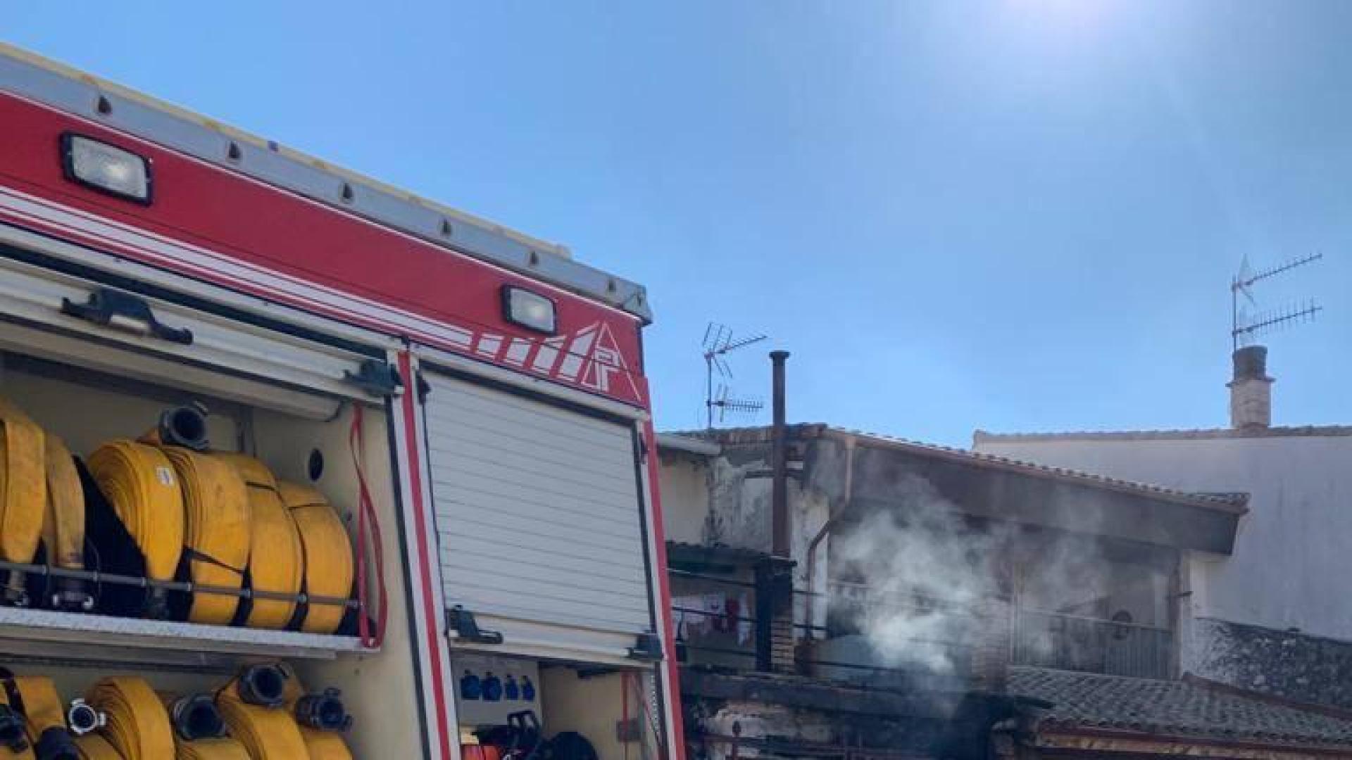 Arde un garaje con vehículos y aperos agrícolas en Abárzuza