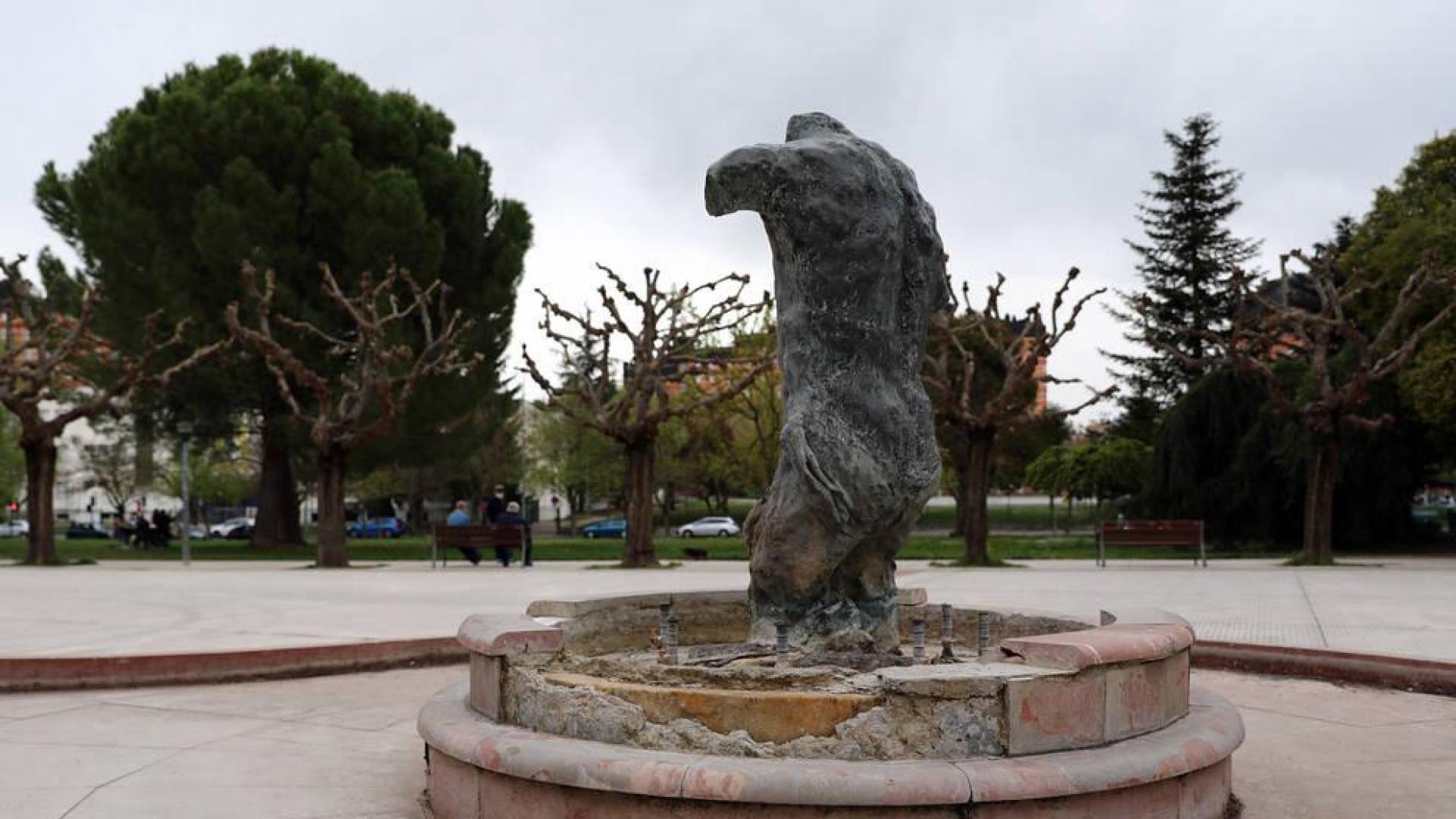 Critican el estado de la fuente del paseo Arcadio Mª Larraona