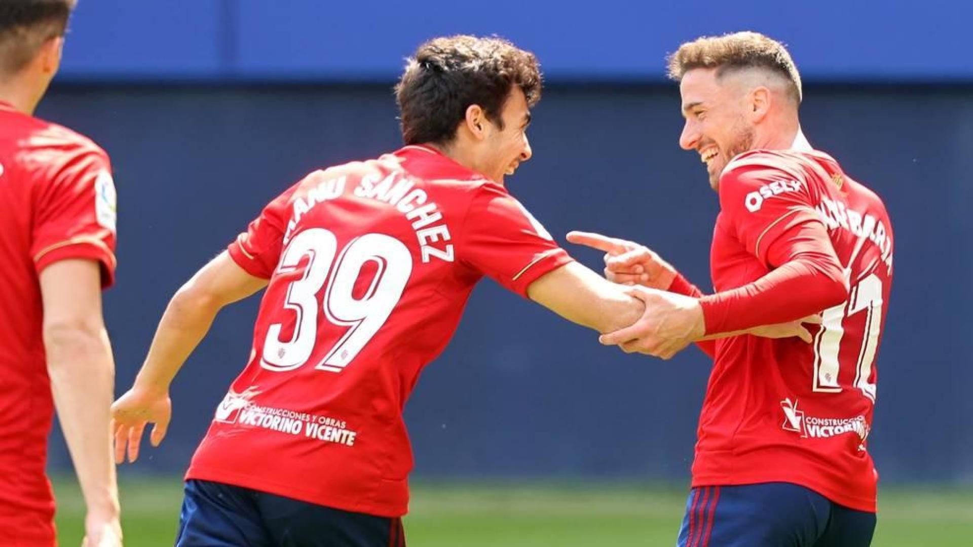 Imágenes del partido Osasuna-Elche disputado en El Sadar.
