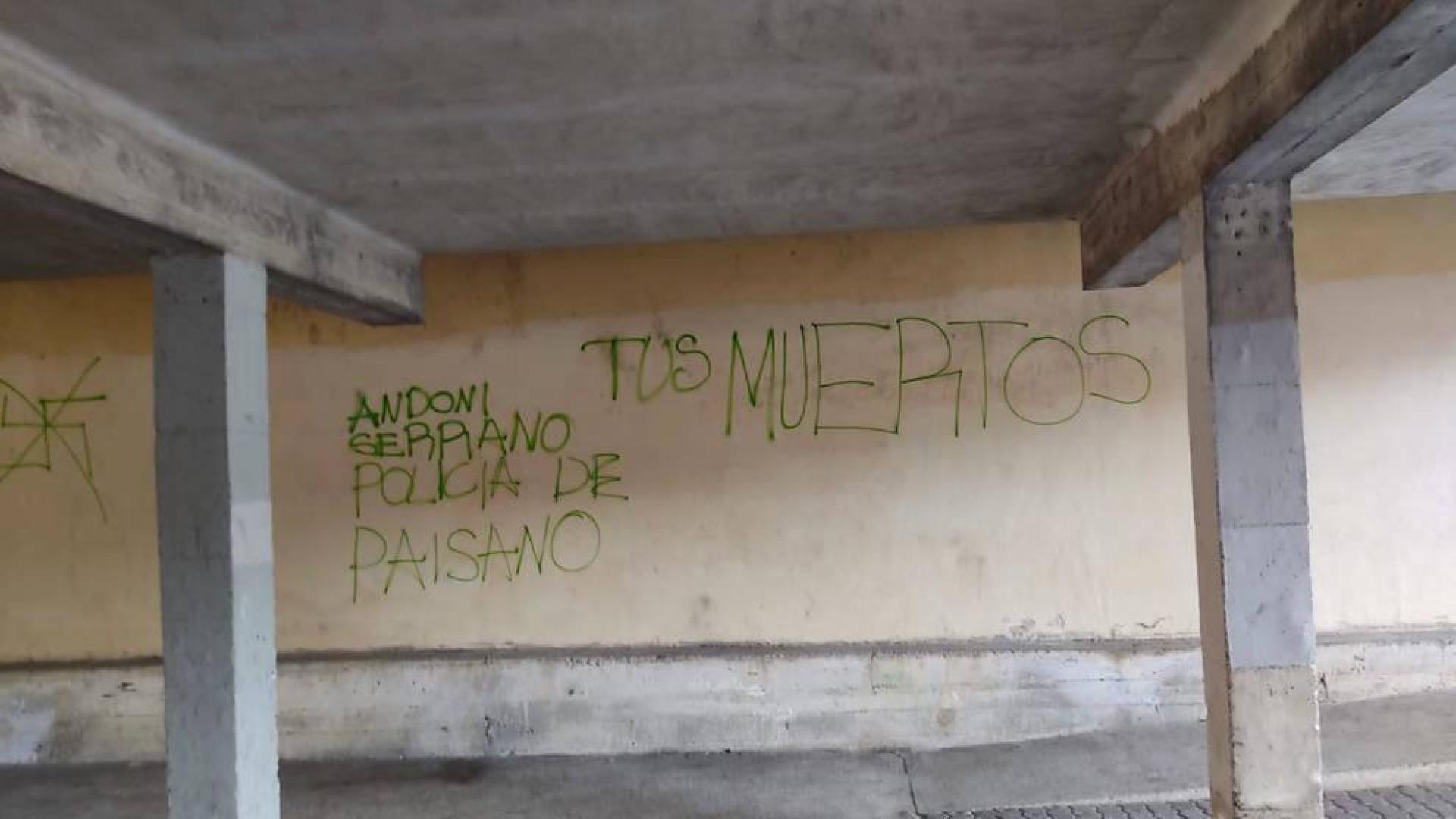El Ayuntamiento condena las pintadas contra el edil Andoni Serrano.