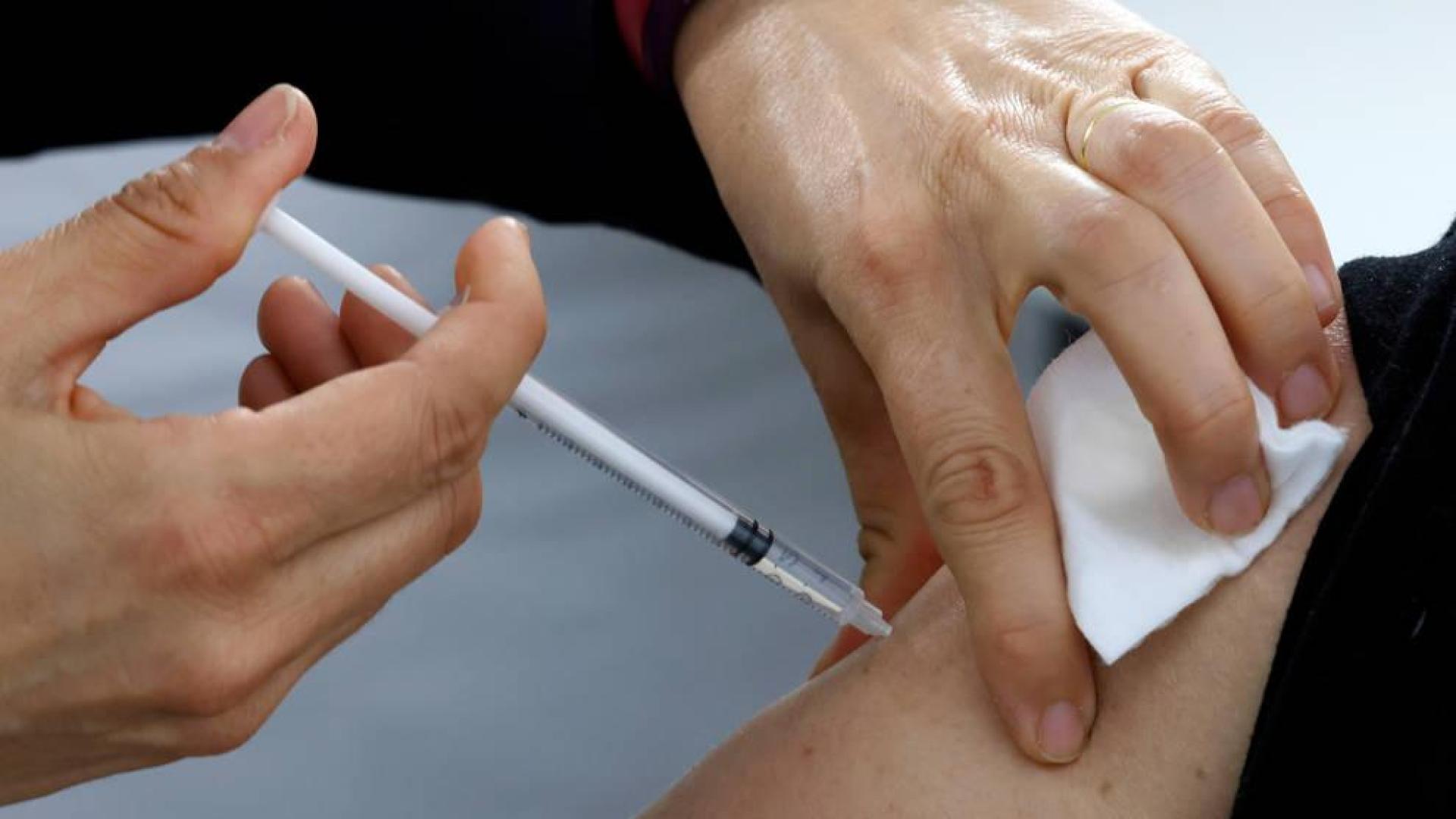 Francia pondrá Pfizer o Moderna a los han recibido una dosis de AstraZeneca