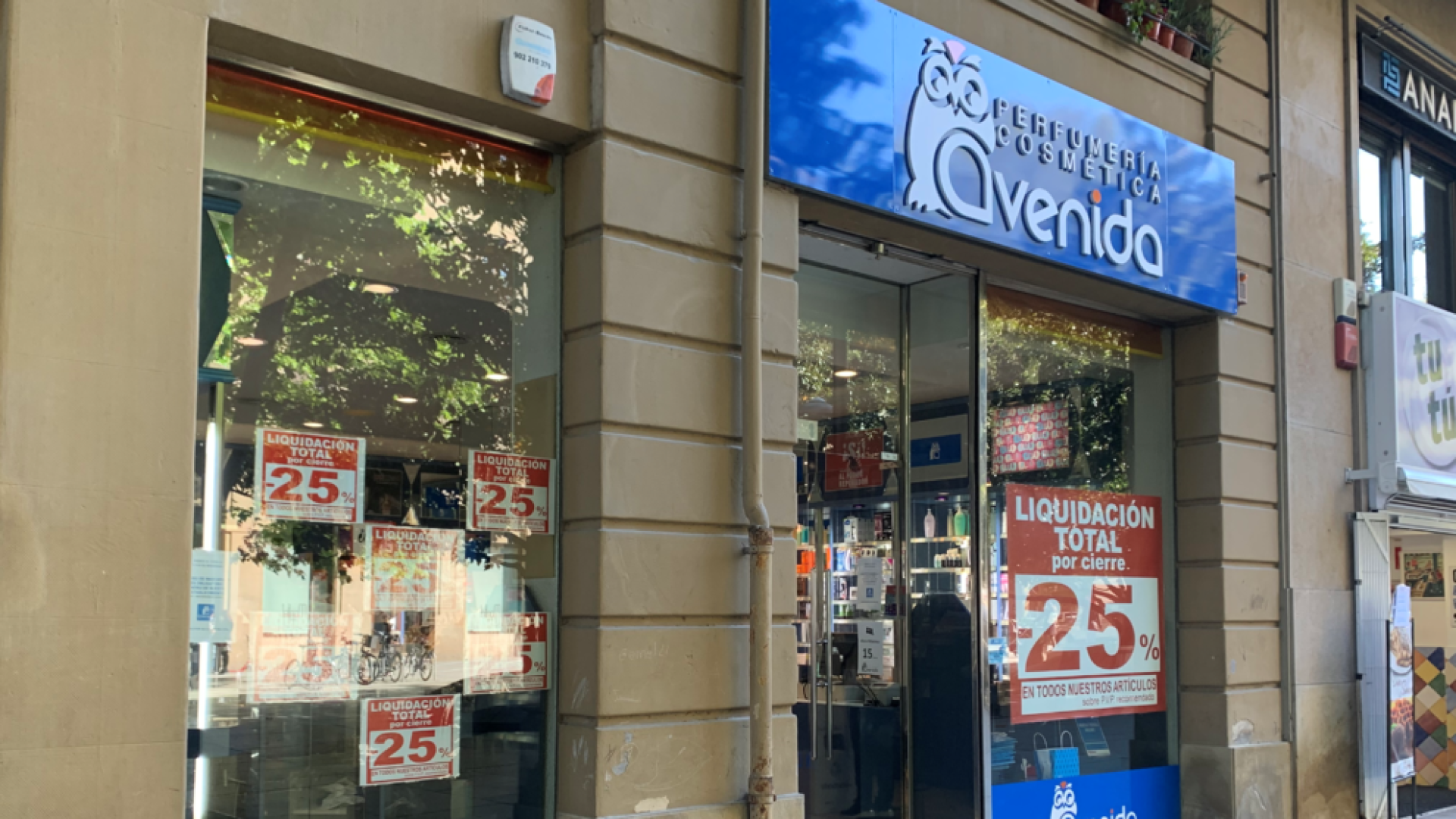 Avenida cierra una de sus dos perfumerías de Carlos III