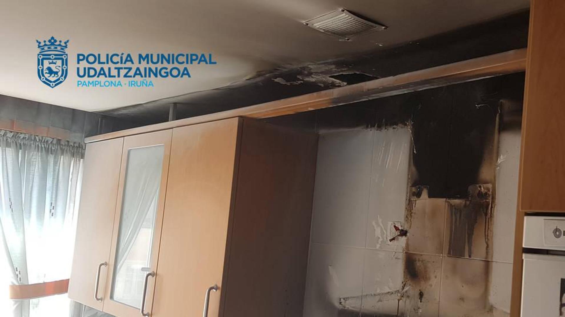 Evacuados los dueños de un piso en San Jorge por el incendio de una campana