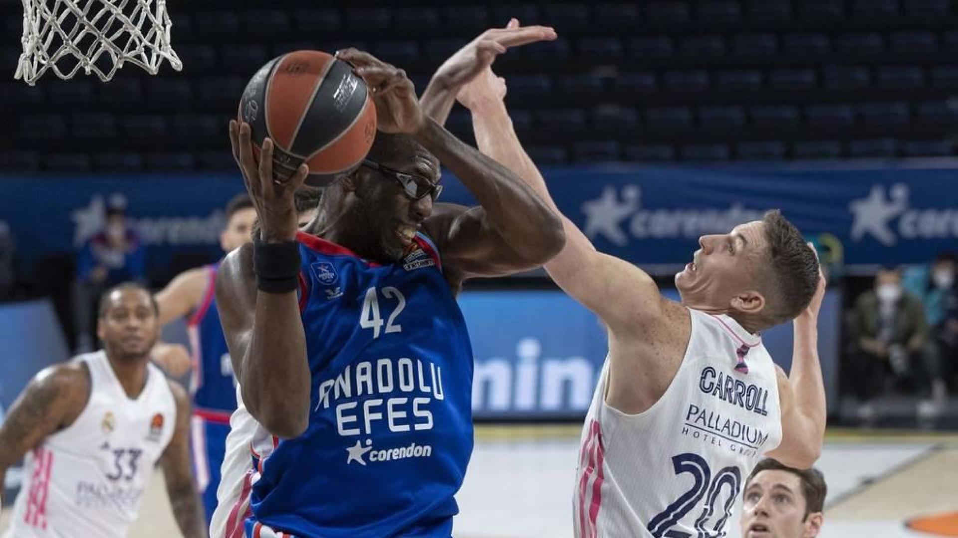 El Anadolu destroza a un Real Madrid impotente