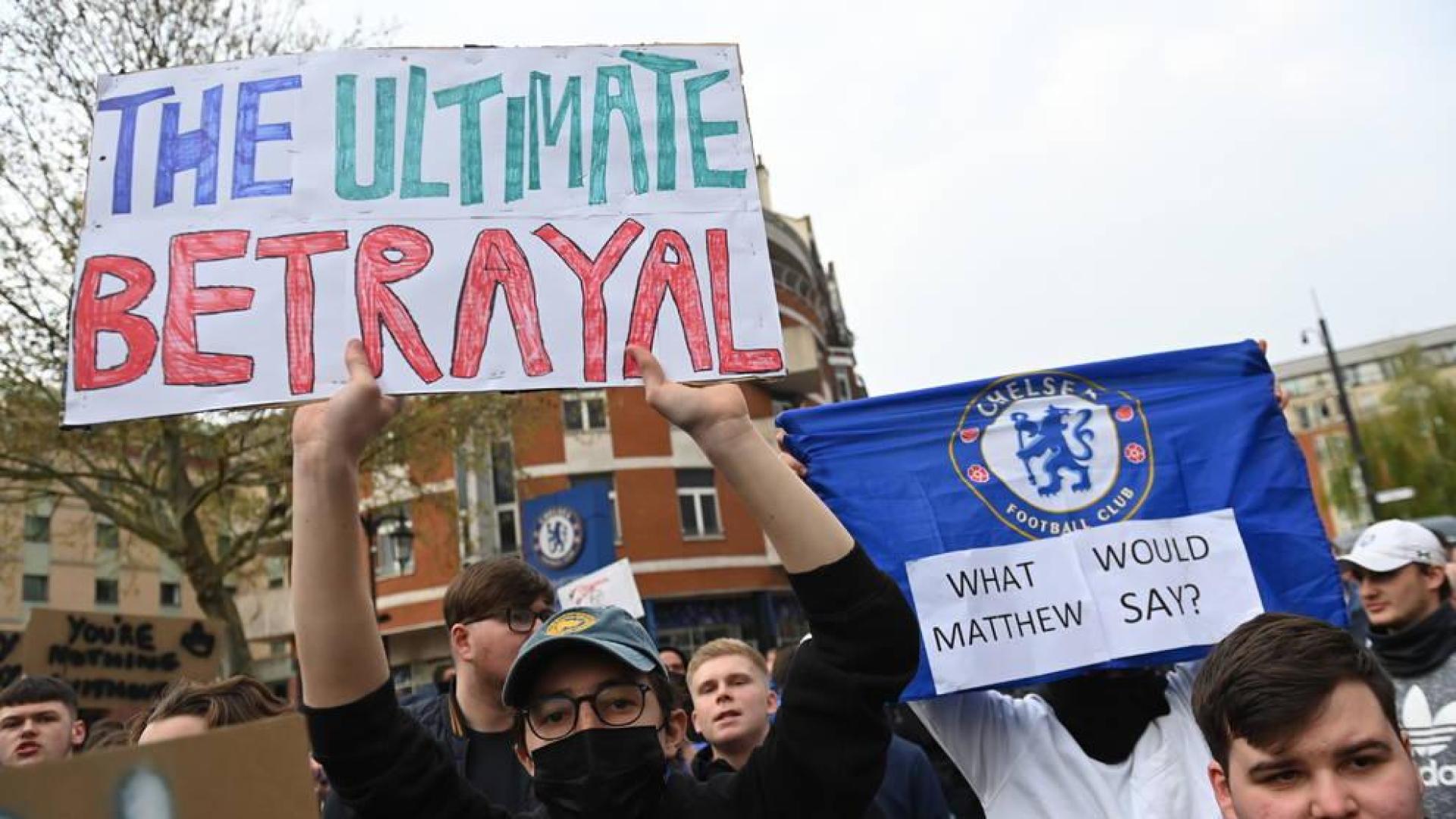 Protestas de los aficionados del Chelsea contra la Superliga.