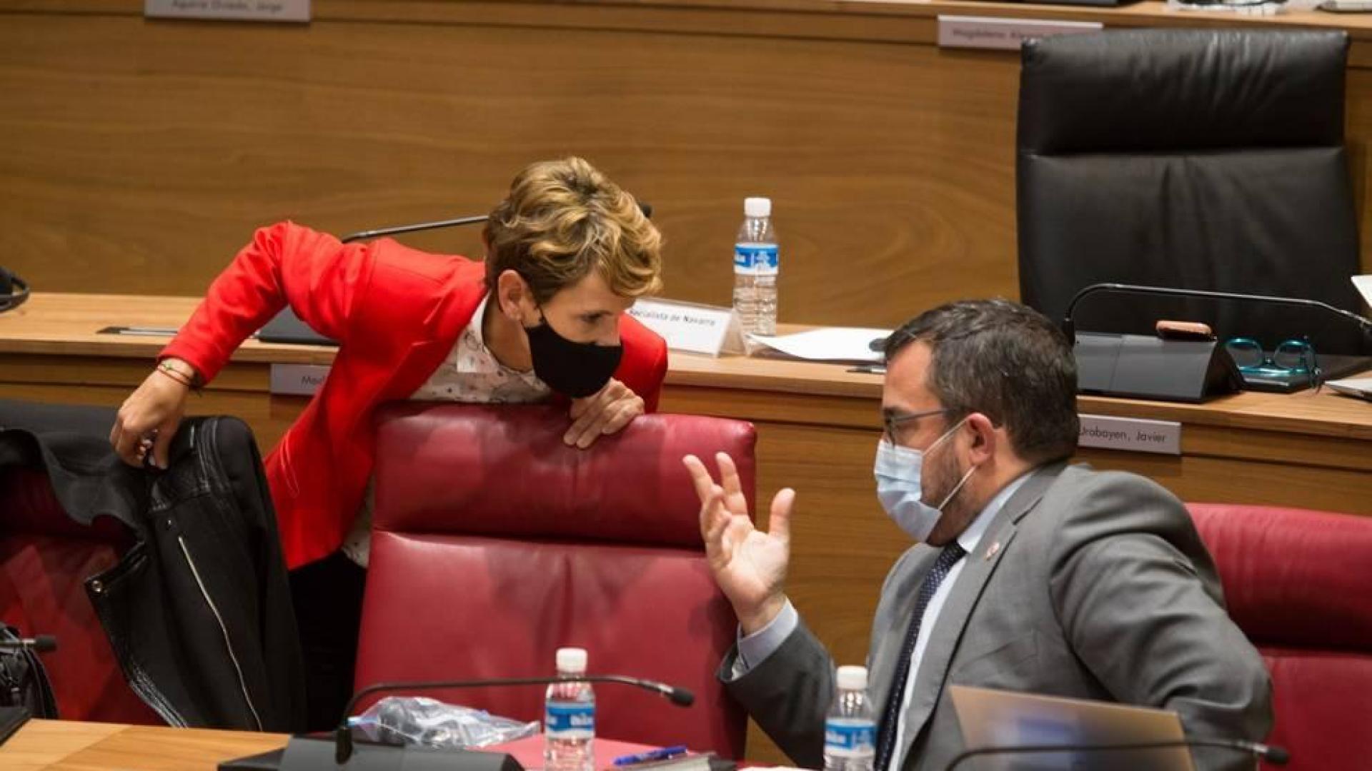Chivite defiende que las medidas restrictivas "funcionan" y Esparza le acusa de no tener un plan