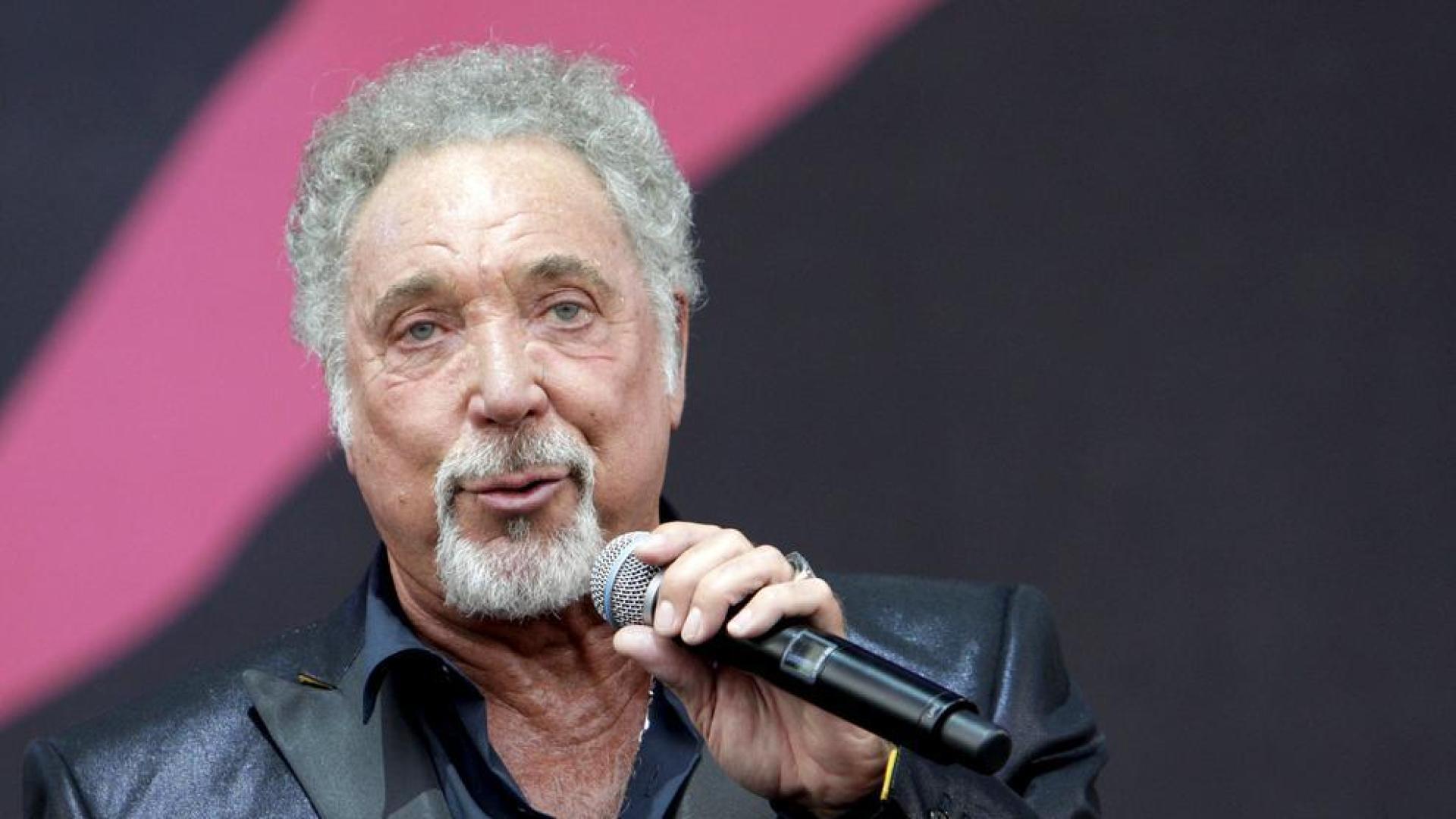 Tom Jones recibe el galard&oacute;n Silver Clef por toda su carrera