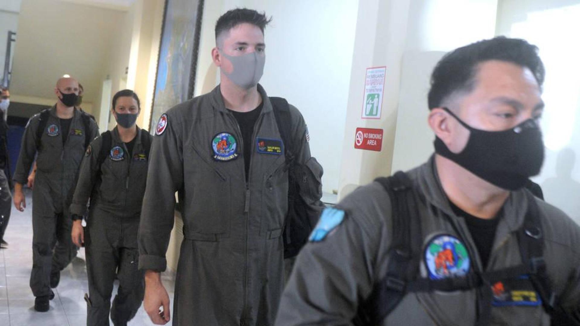 Indonesia encuentra los restos del submarino desaparecido y lo da por hundido