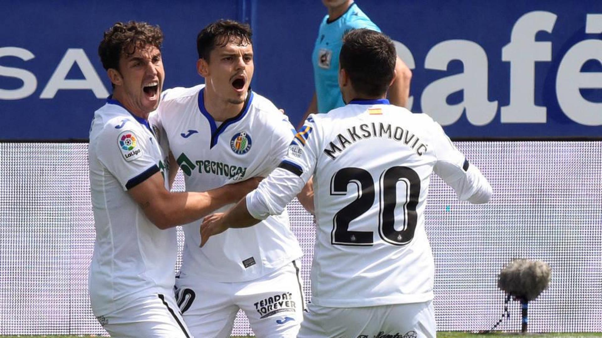 Enes Unal celebra uno de sus dos goles con el Getafe en Huesca.