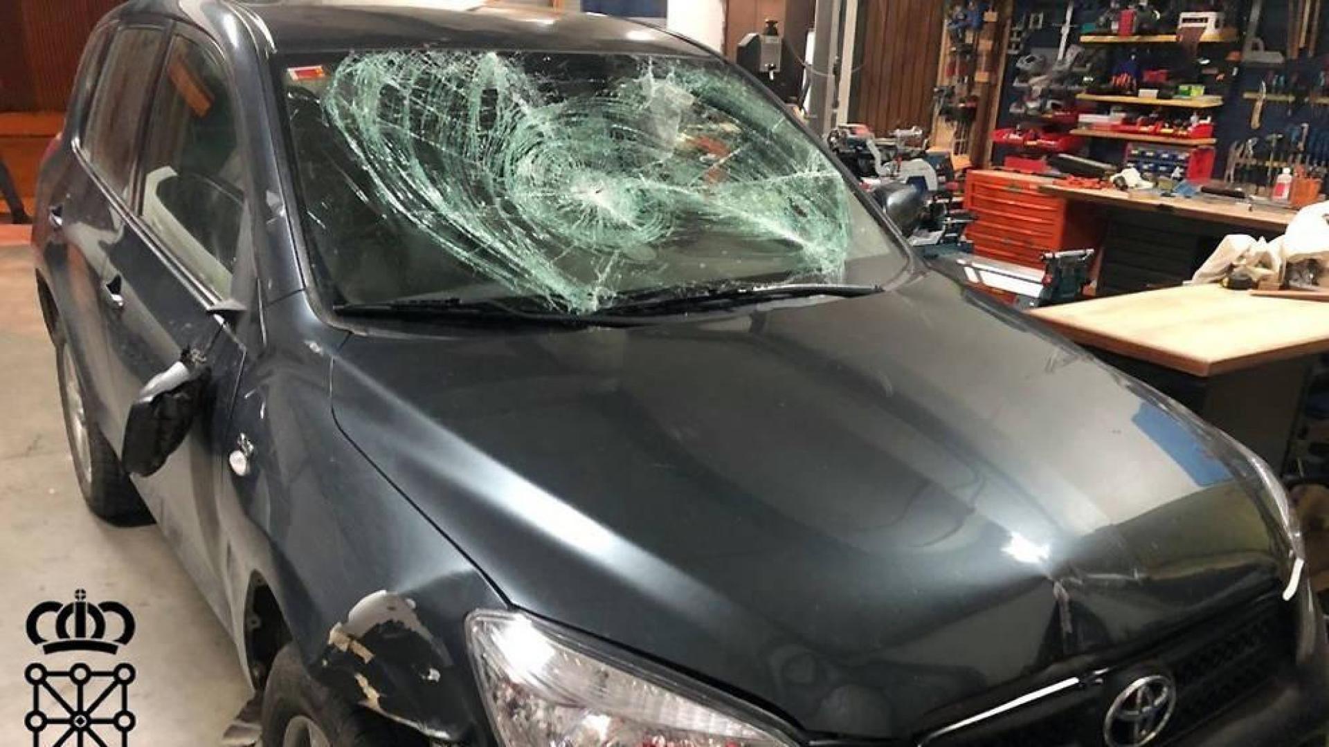 Un conductor de 22 años choca contra varias señales y mobiliario en Milagro