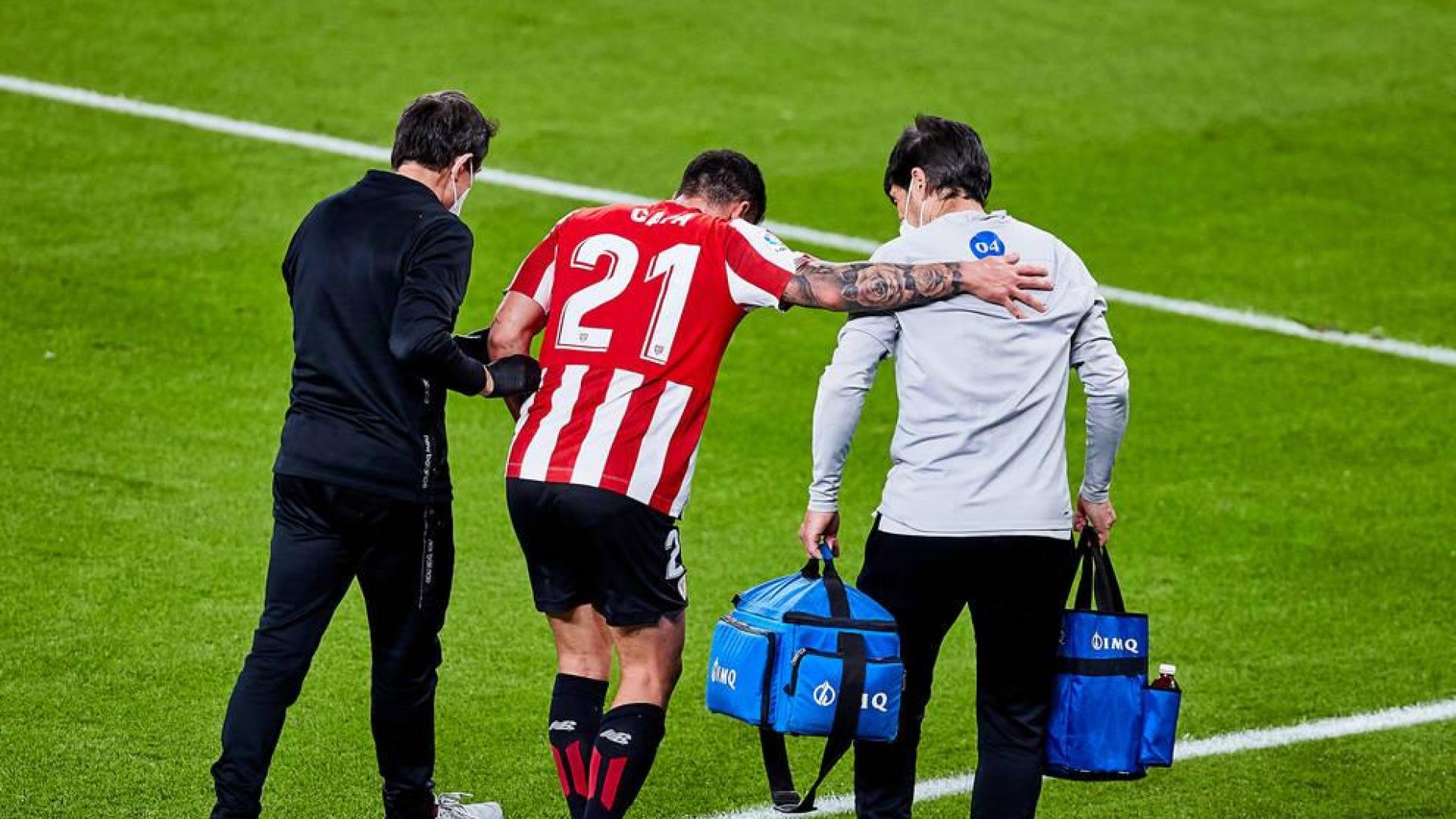 Capa sufre una rotura parcial en el ligamento interno de la rodilla derecha