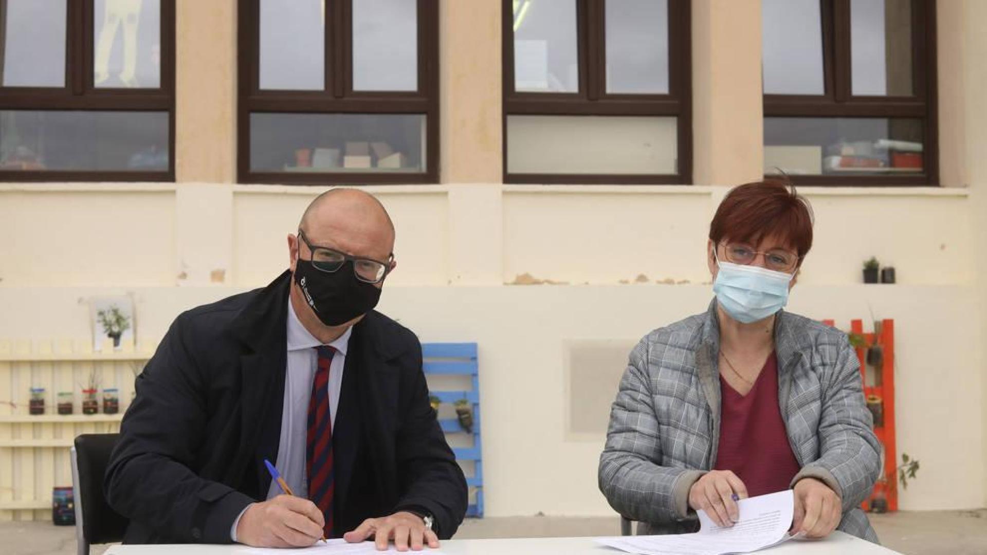 Firmado el convenio para la construcción del nuevo colegio en Sesma