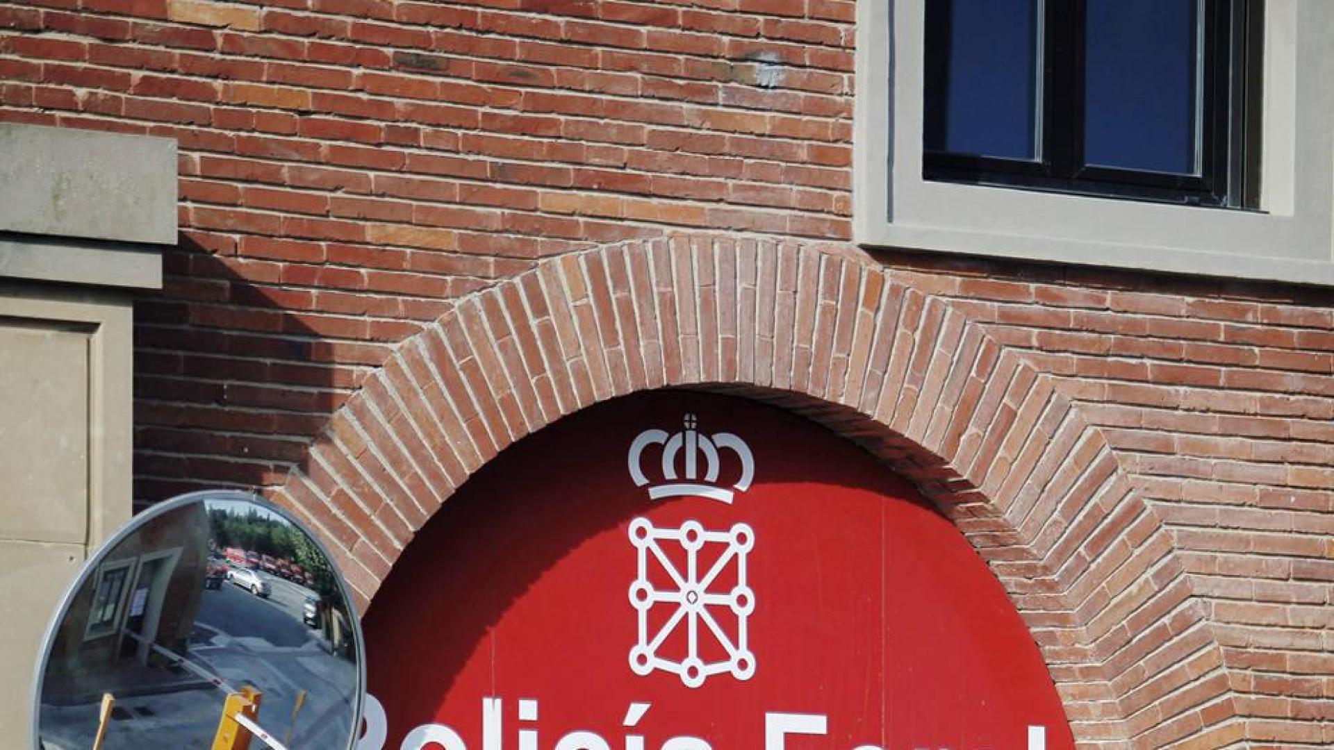 Un hombre sin permiso de conducir roba un coche, se sale de la vía y da positivo