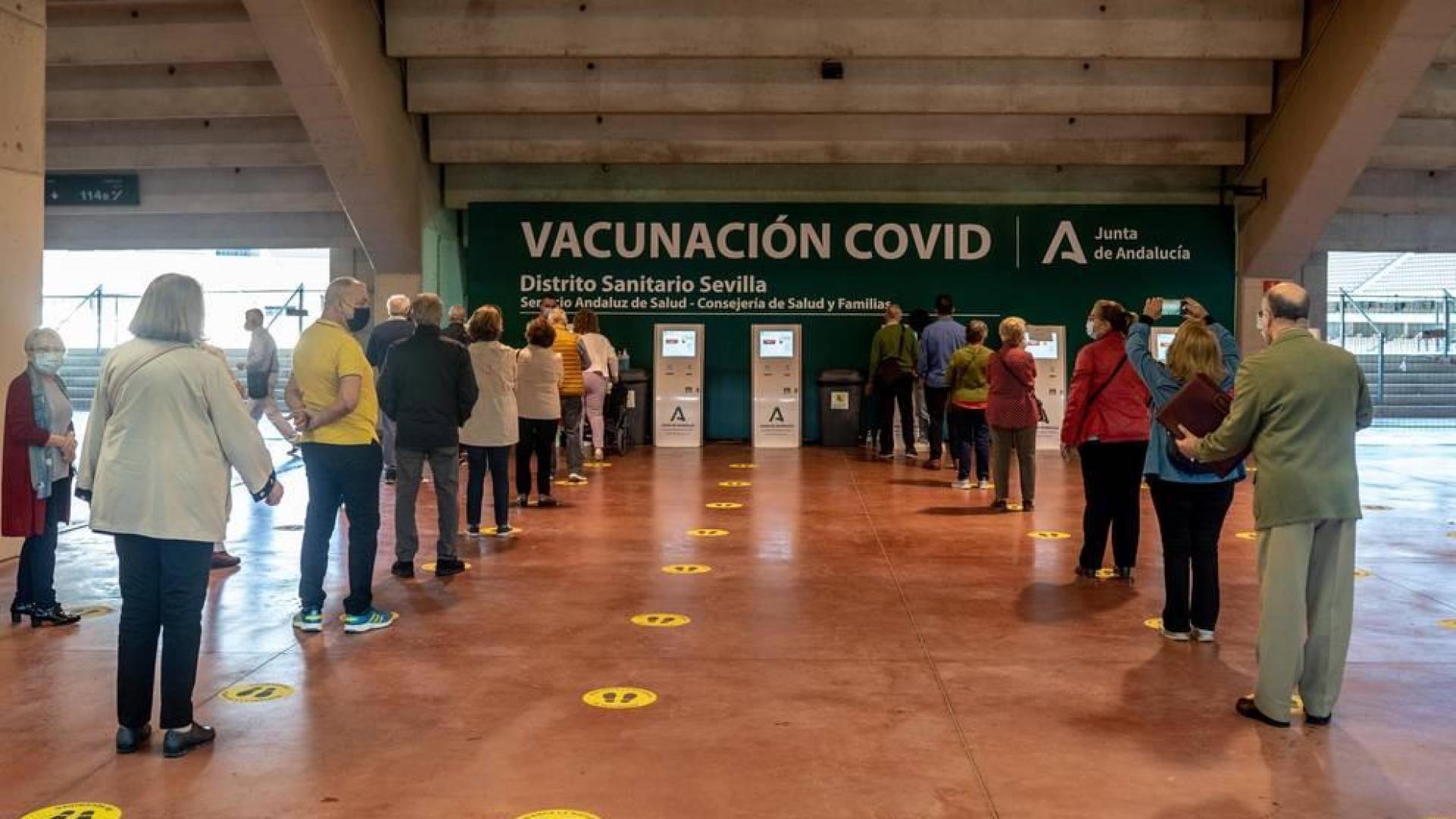 Segundo día consecutivo con récord de vacunaciones: más de 500.000 dosis