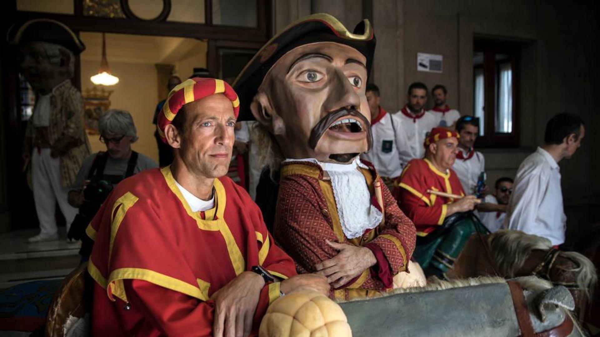 La misa de la Escalera de San Fermín honrará el miércoles a la Comparsa