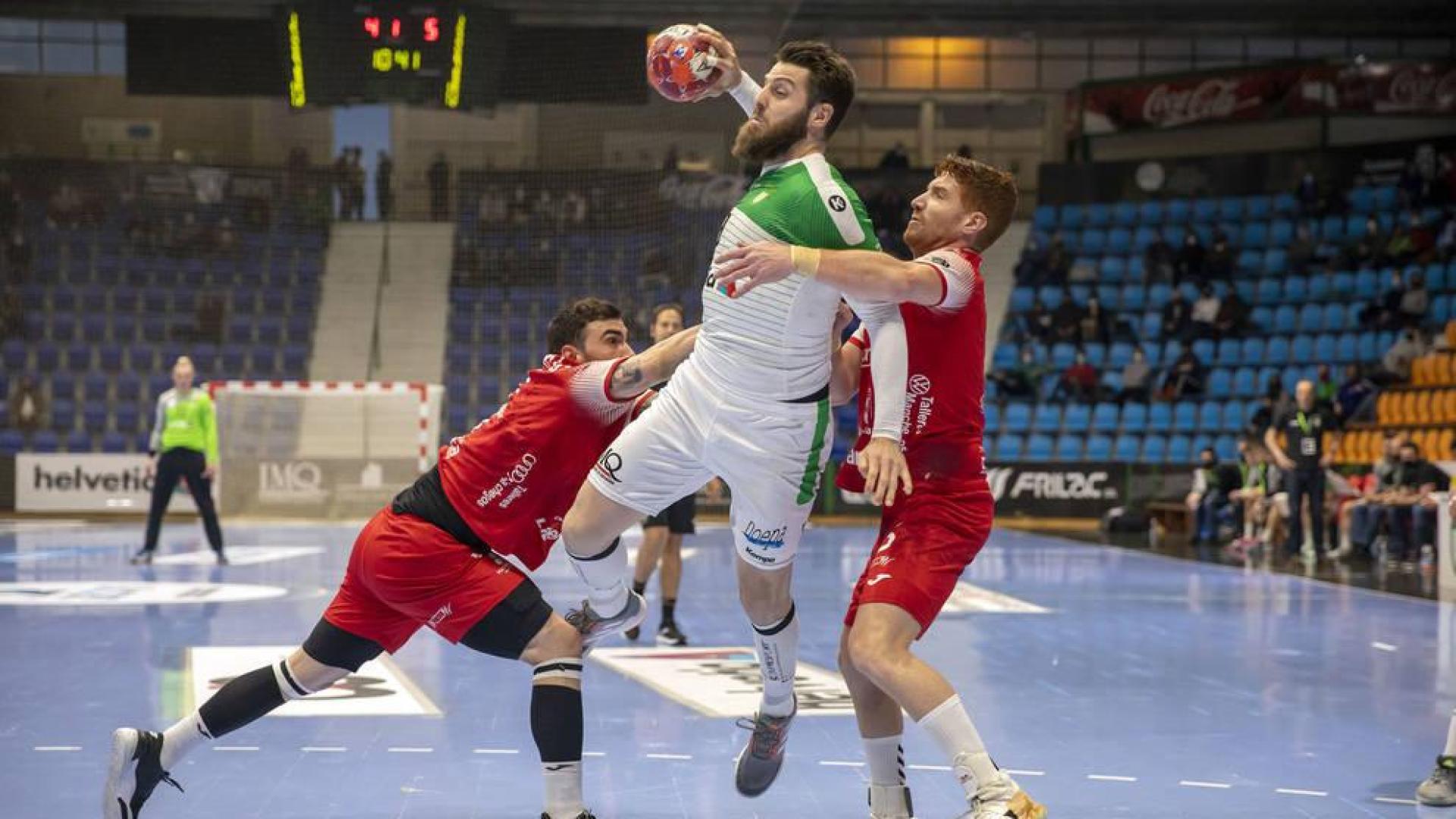 Helvetia Anaitasuna recibe a un herido Ademar