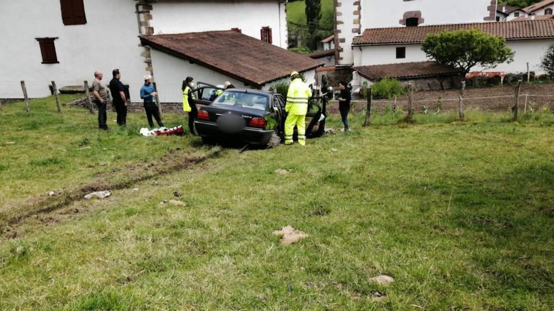 Un herido tras salirse de la carretera e invadir un prado en Urdax