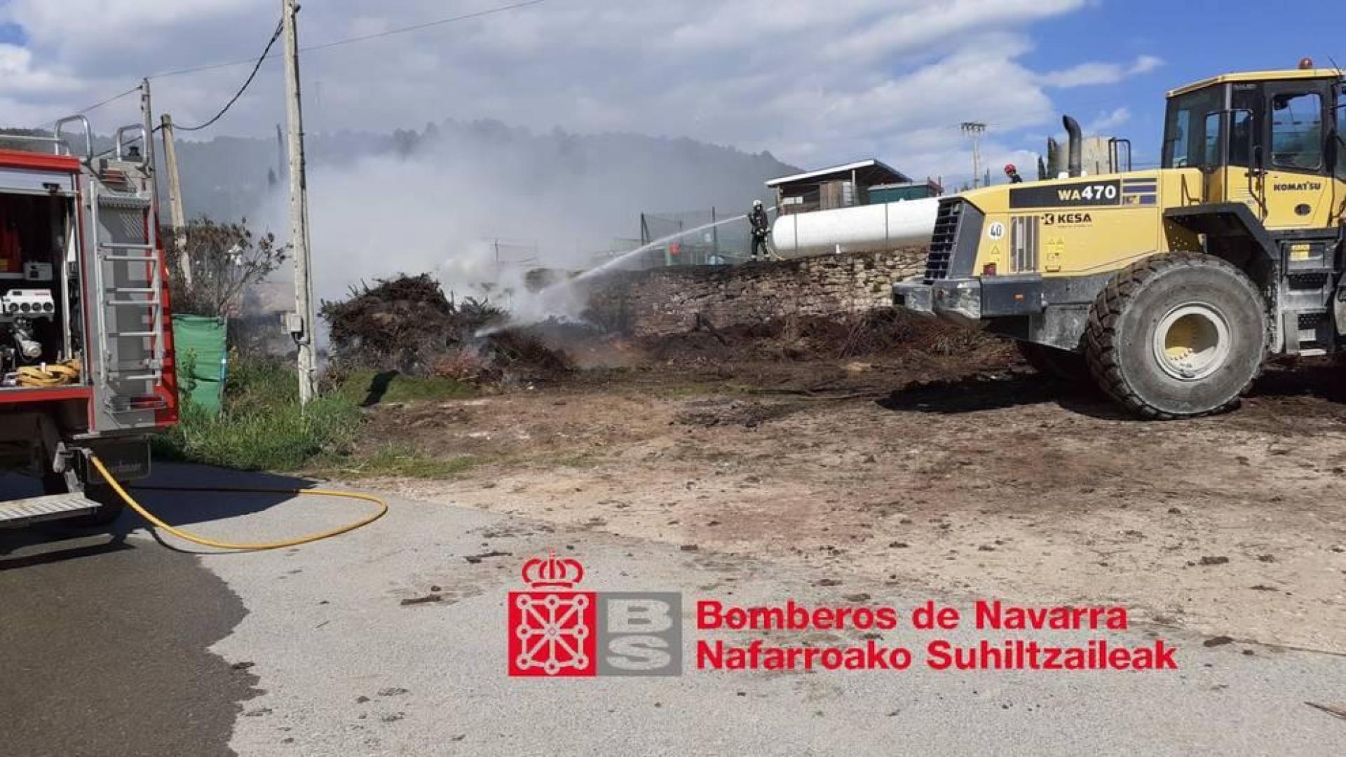 Un incendio afecta a la zona de vertidos para compost en Mañeru