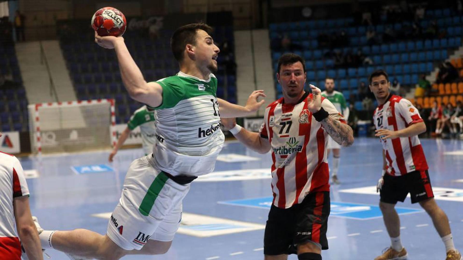 Anaitasuna corta su mala racha y hunde al Puerto Sagunto