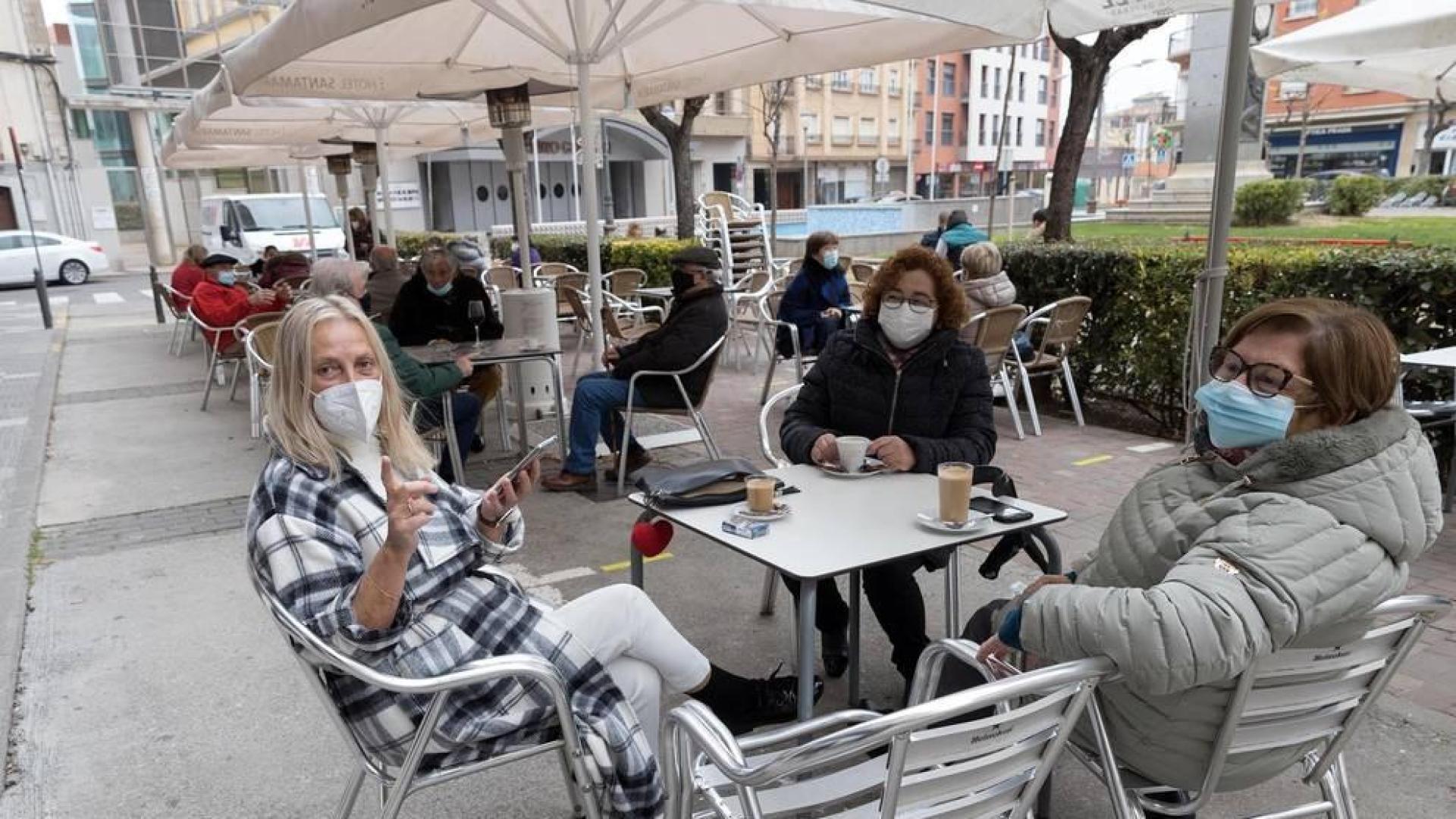 Barañáin, Pamplona, Estella y Tudela, así como el resto de la Comunidad foral, recibieron con visitantes la reapertura de las terrazas de los establecimientos hosteleros este jueves, 26 de noviembre.