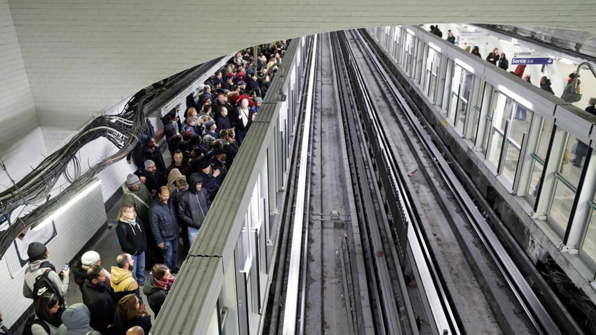 Francia expulsa a un español por tirar a una mujer por las escaleras del metro