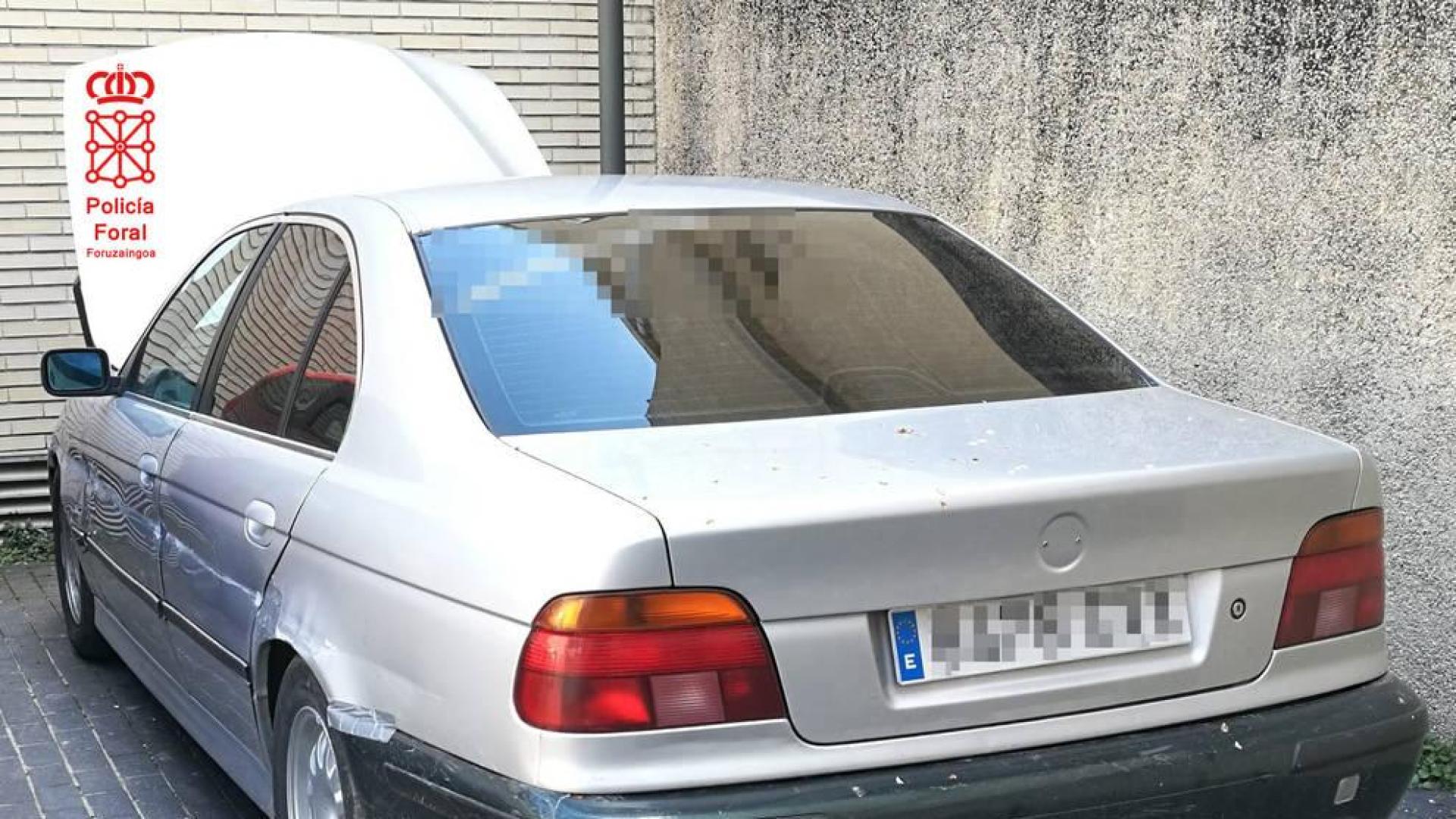 Detenido por circular con matrícula falsa, sin carné, en toque de queda y con una orden de ingreso en prisión