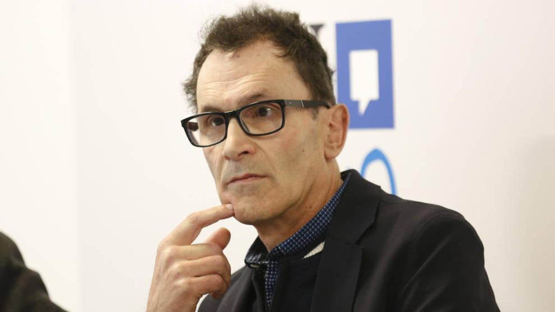 El escritor Eduardo Gil, décima candidatura a los premios Príncipe de Viana 2021