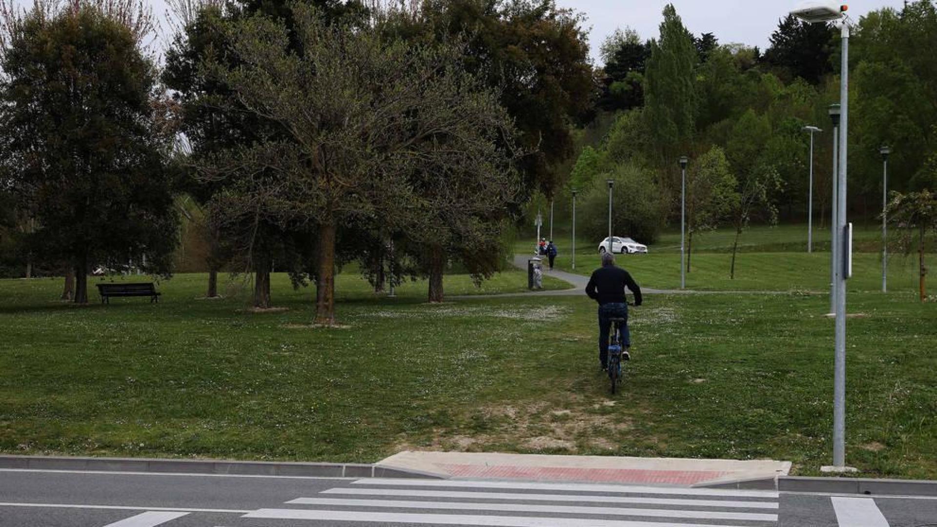 Peatones a 'ninguna parte' en Mendillorri